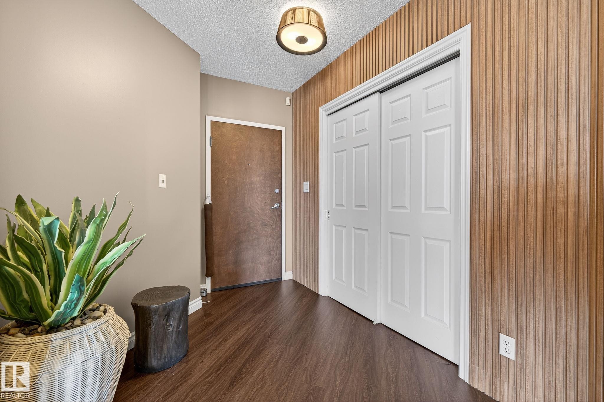 1904 9020 Jasper Avenue, Edmonton, AB - Indoor Photo Showing Other Room
