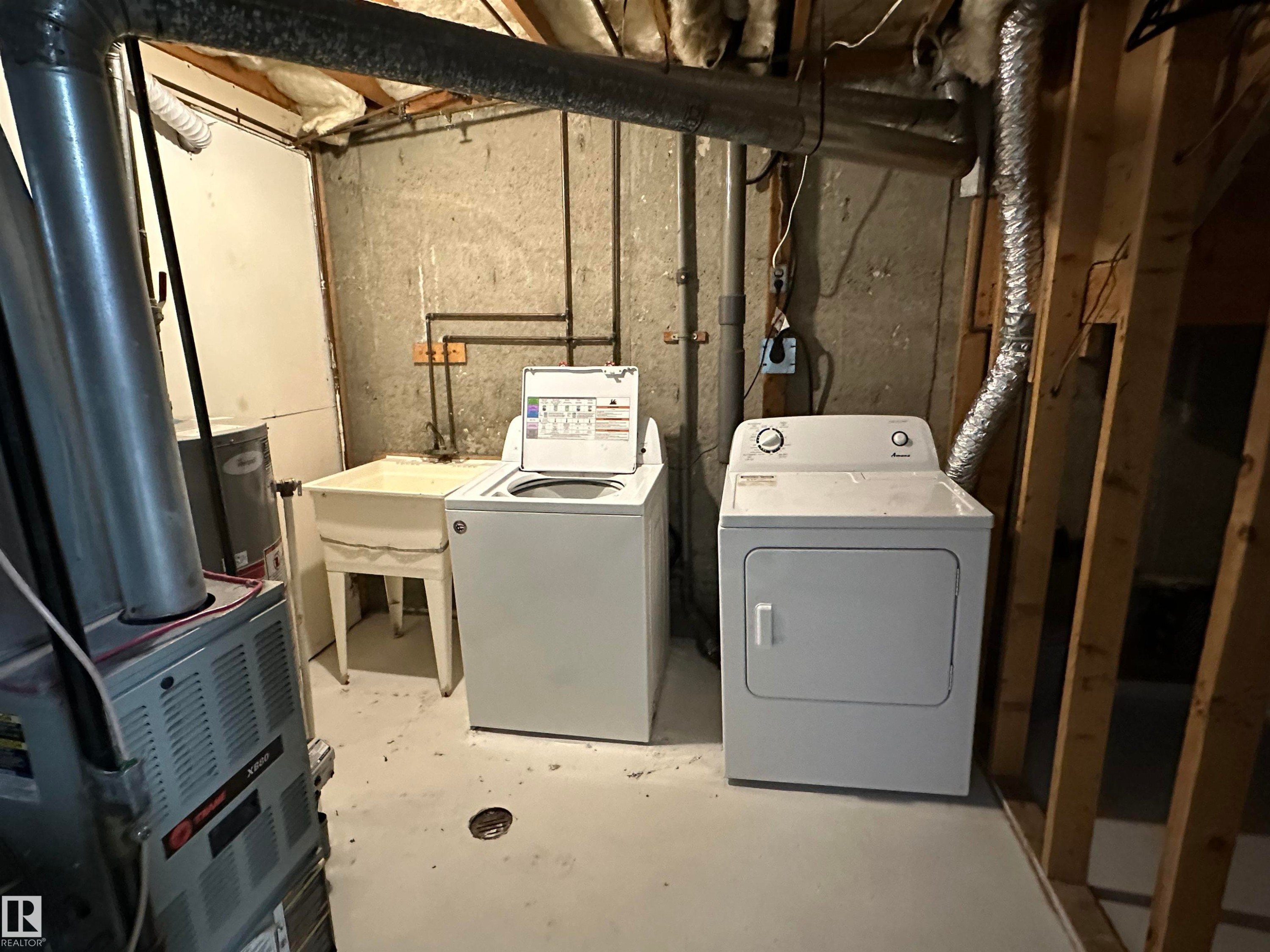 5 14130 80 Street, Edmonton, AB - Indoor Photo Showing Laundry Room