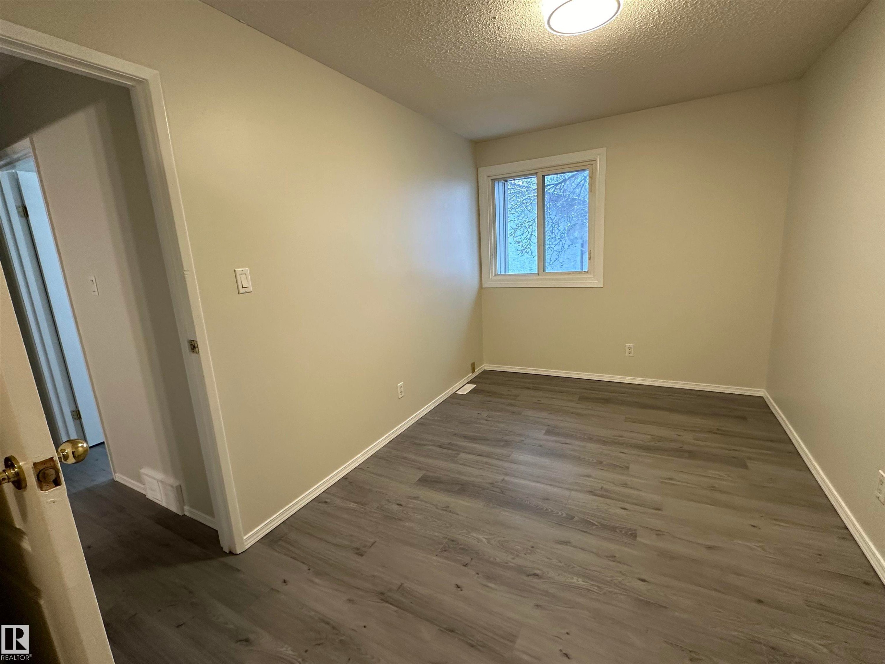 5 14130 80 Street, Edmonton, AB - Indoor Photo Showing Other Room
