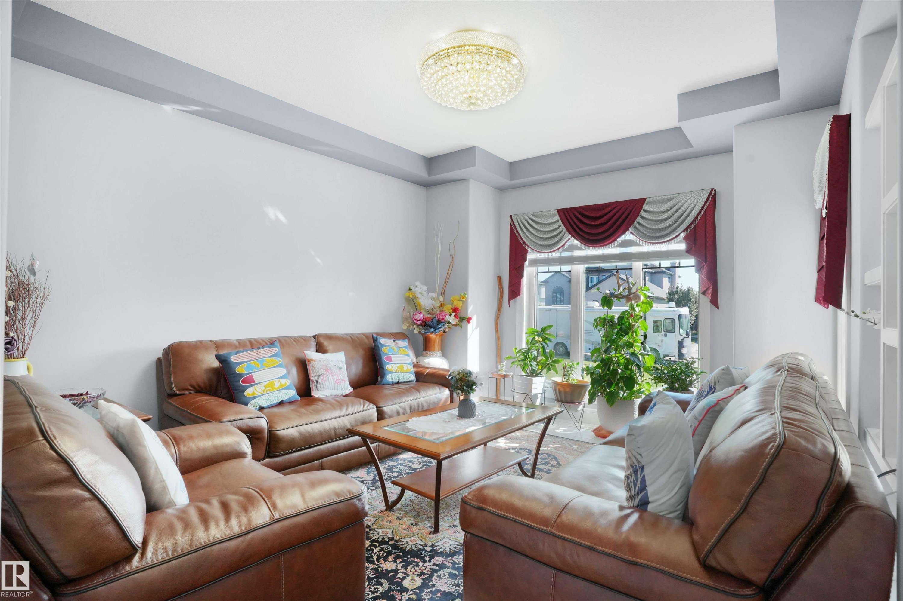 16608 9 Street, Edmonton, AB - Indoor Photo Showing Living Room
