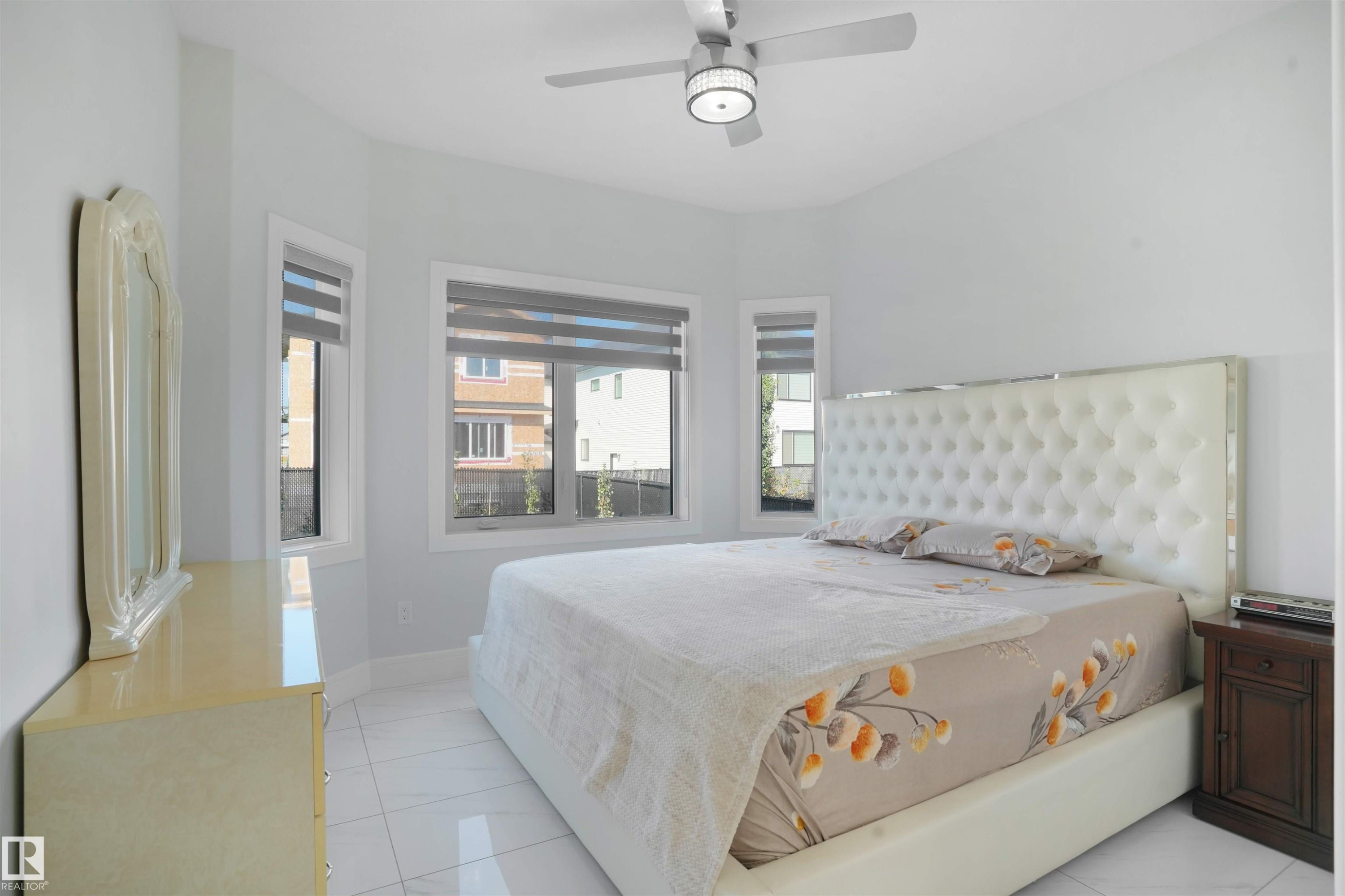 16608 9 Street, Edmonton, AB - Indoor Photo Showing Bedroom