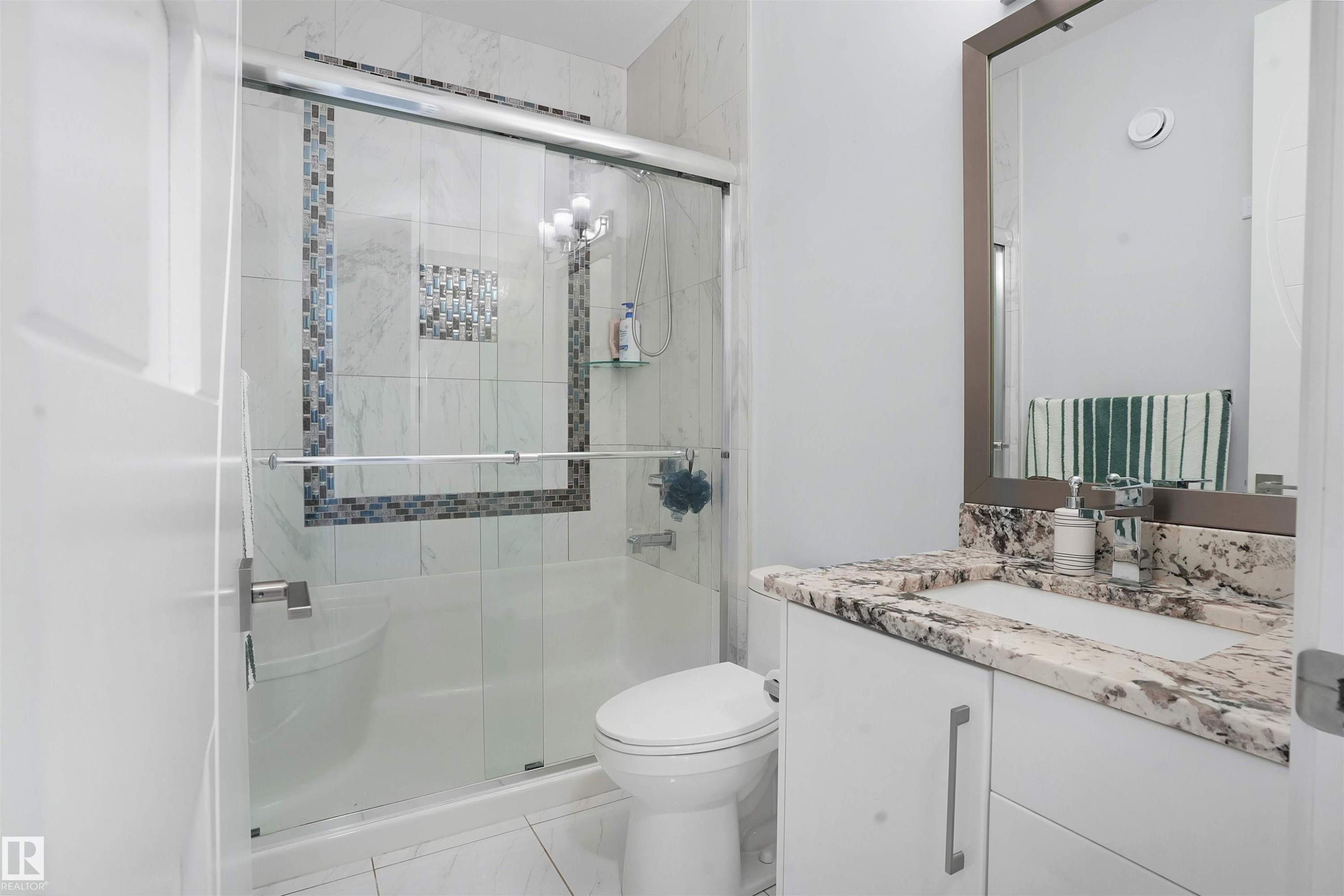 16608 9 Street, Edmonton, AB - Indoor Photo Showing Bathroom