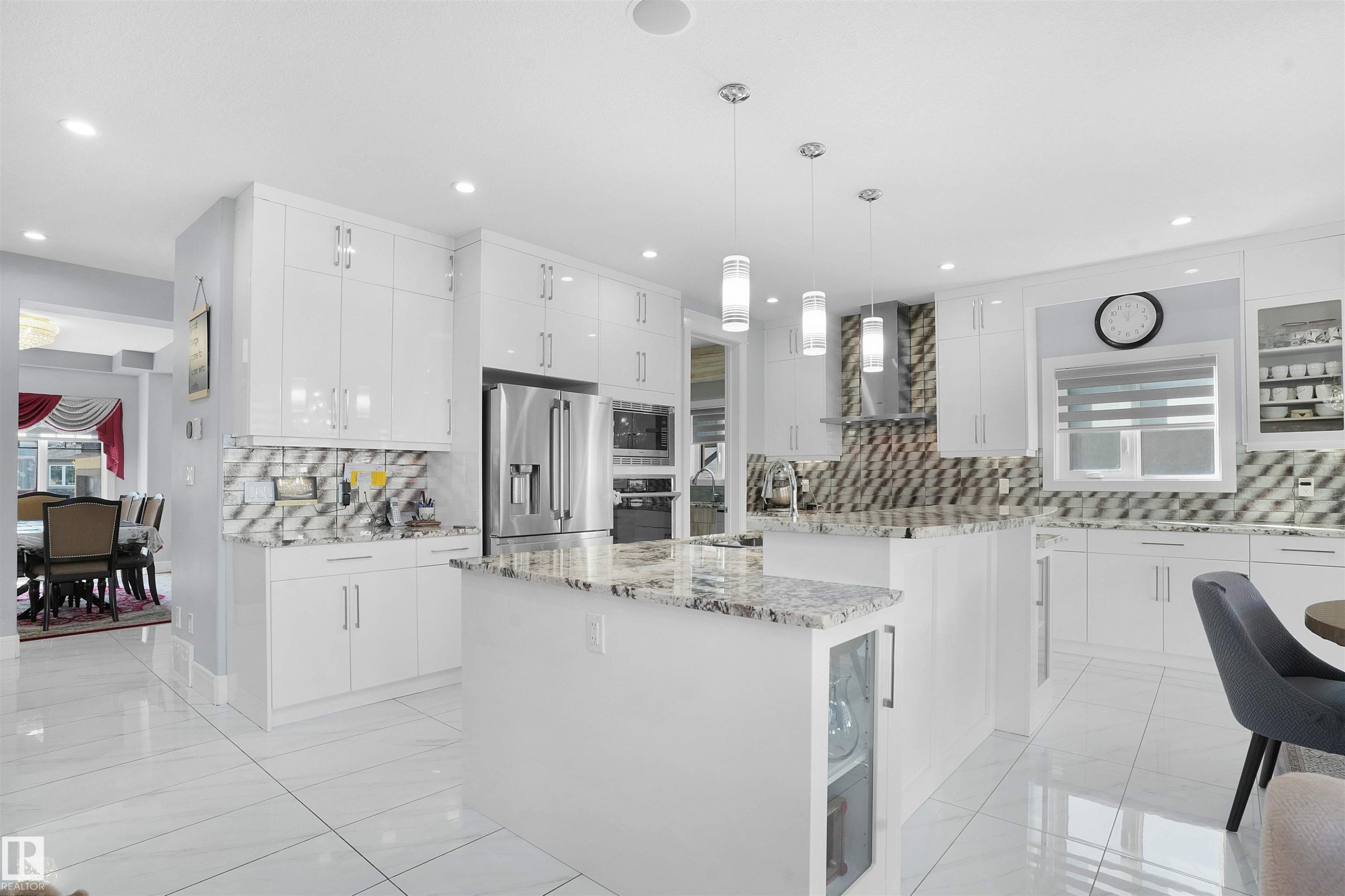 16608 9 Street, Edmonton, AB - Indoor Photo Showing Kitchen With Upgraded Kitchen