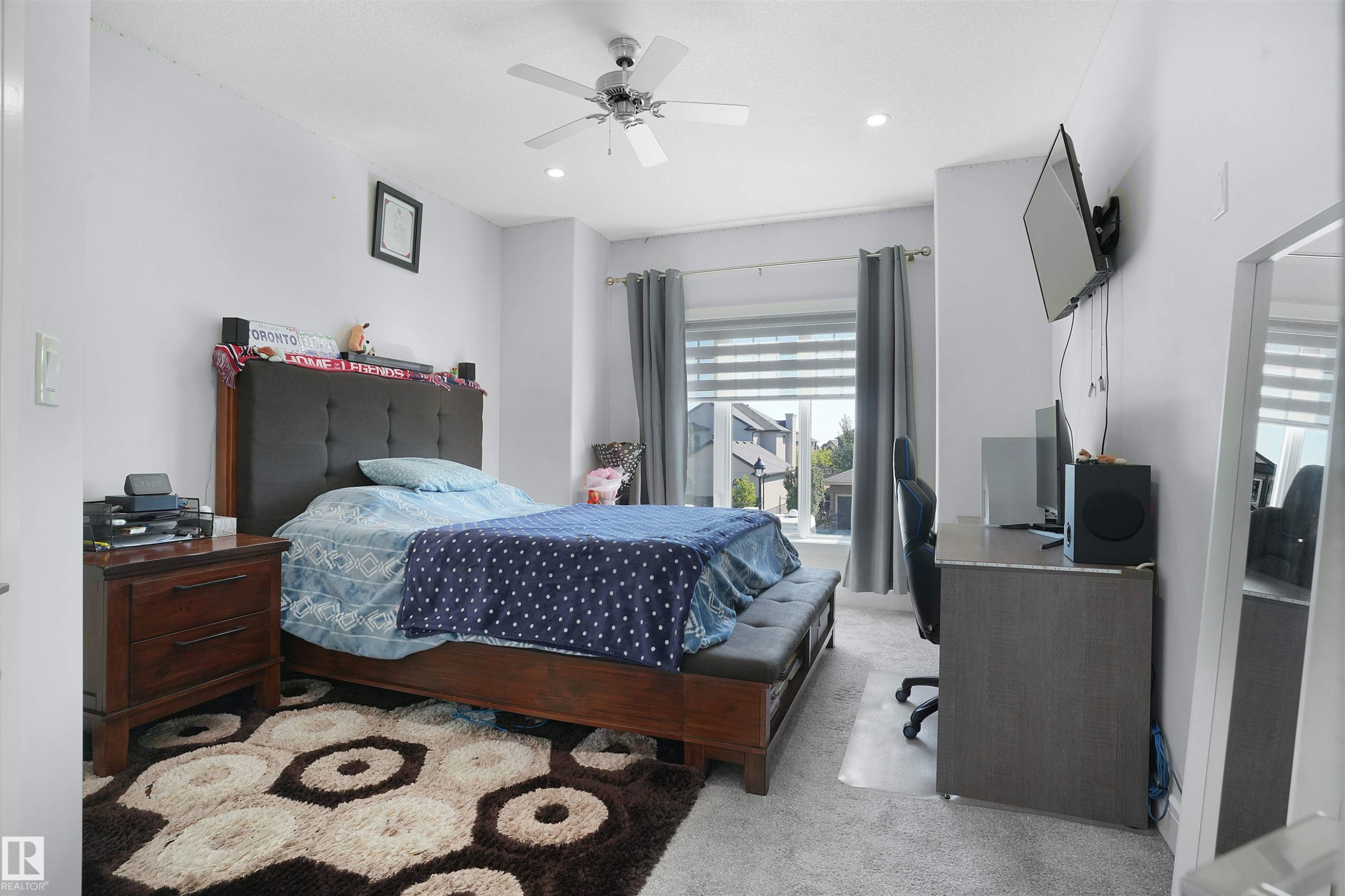 16608 9 Street, Edmonton, AB - Indoor Photo Showing Bedroom