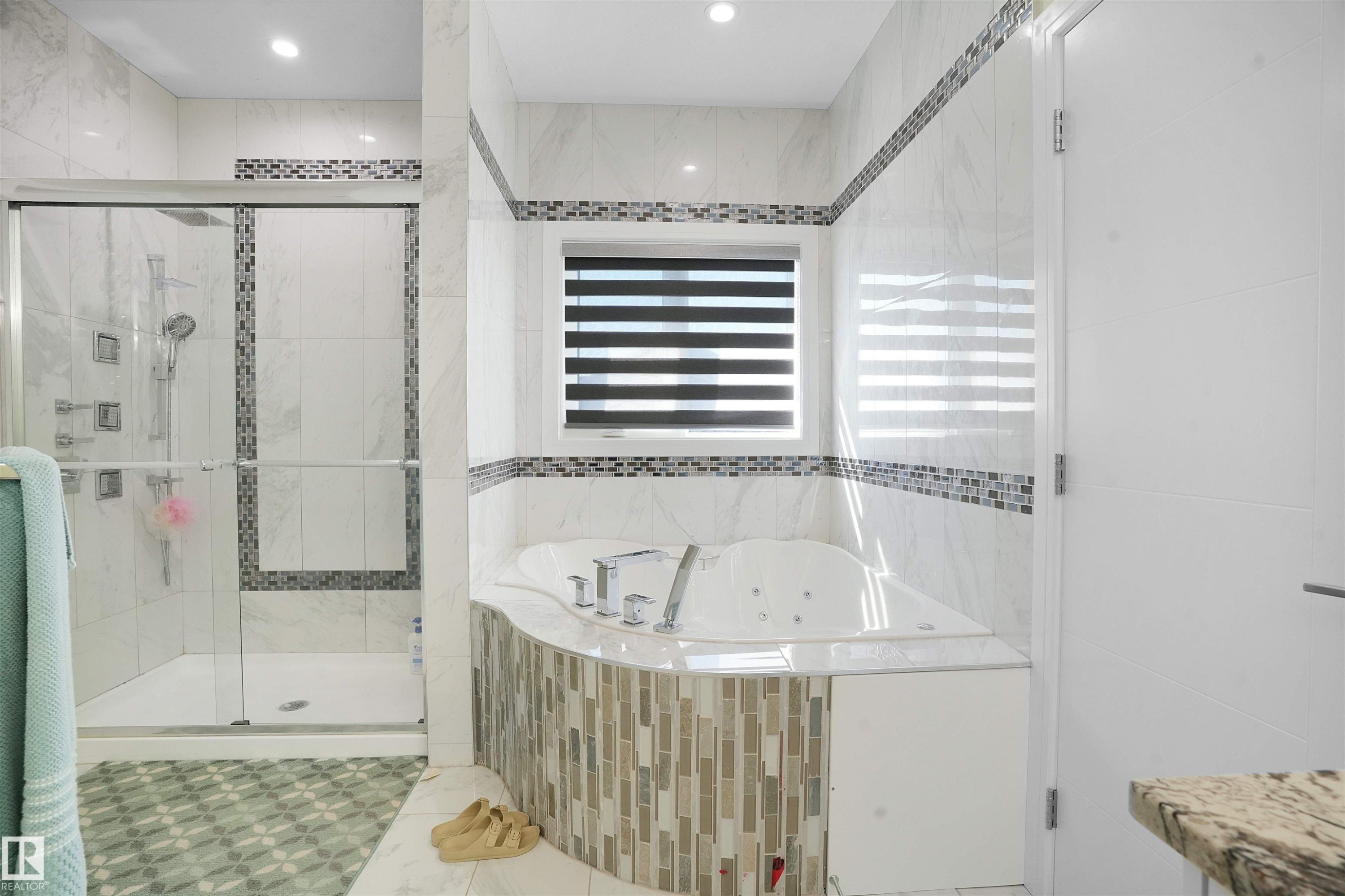 16608 9 Street, Edmonton, AB - Indoor Photo Showing Bathroom