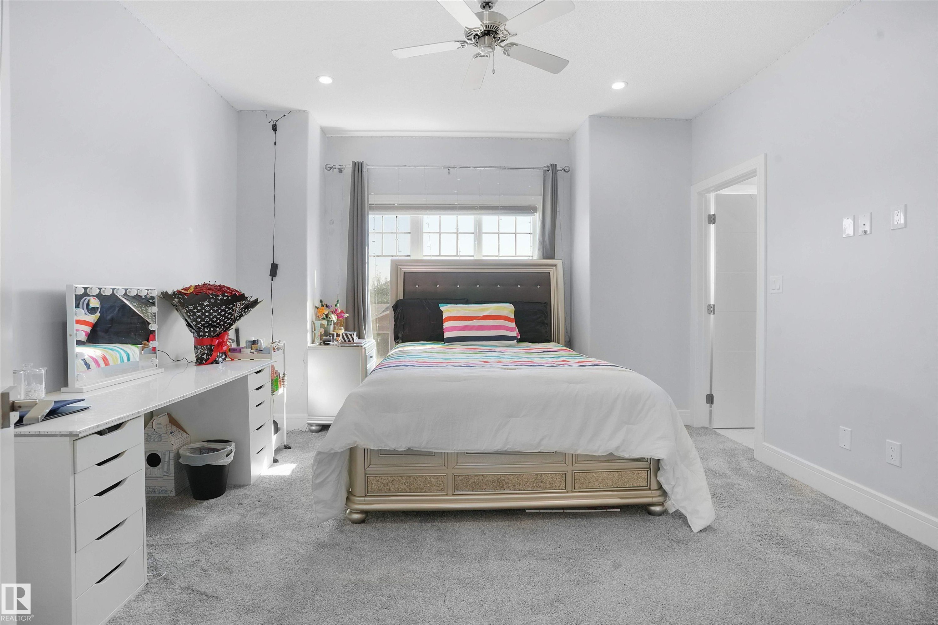 16608 9 Street, Edmonton, AB - Indoor Photo Showing Bedroom
