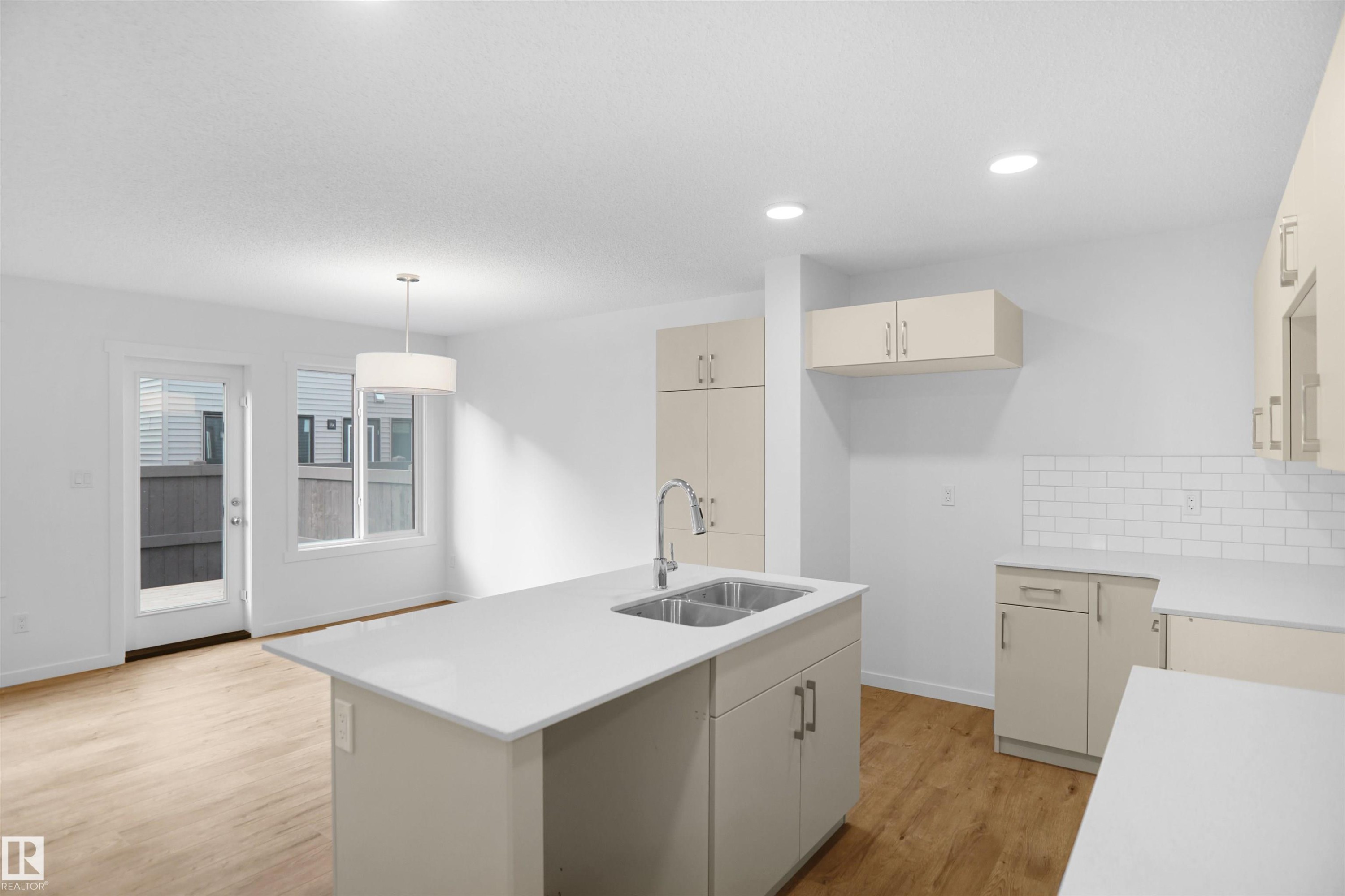 29 1430 Aster Way, Edmonton, AB - Indoor Photo Showing Kitchen With Double Sink