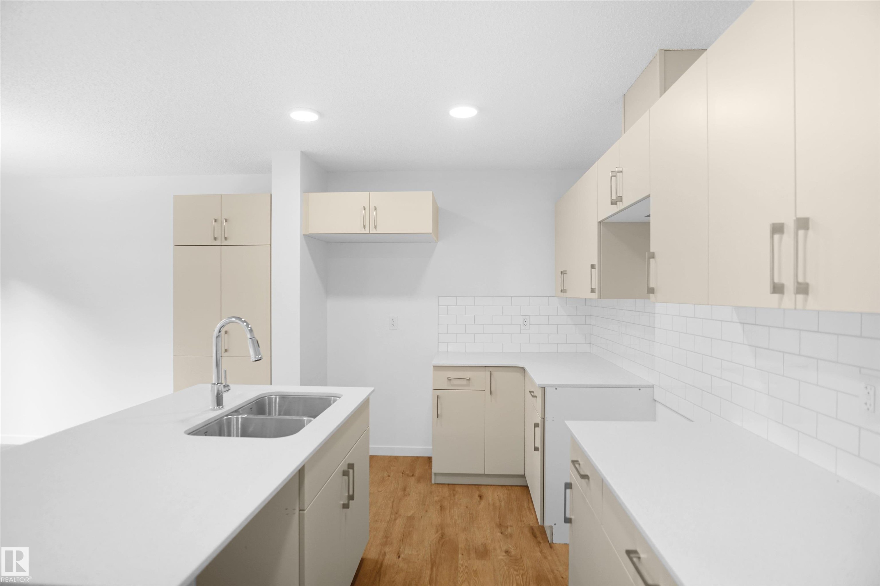 29 1430 Aster Way, Edmonton, AB - Indoor Photo Showing Kitchen With Double Sink