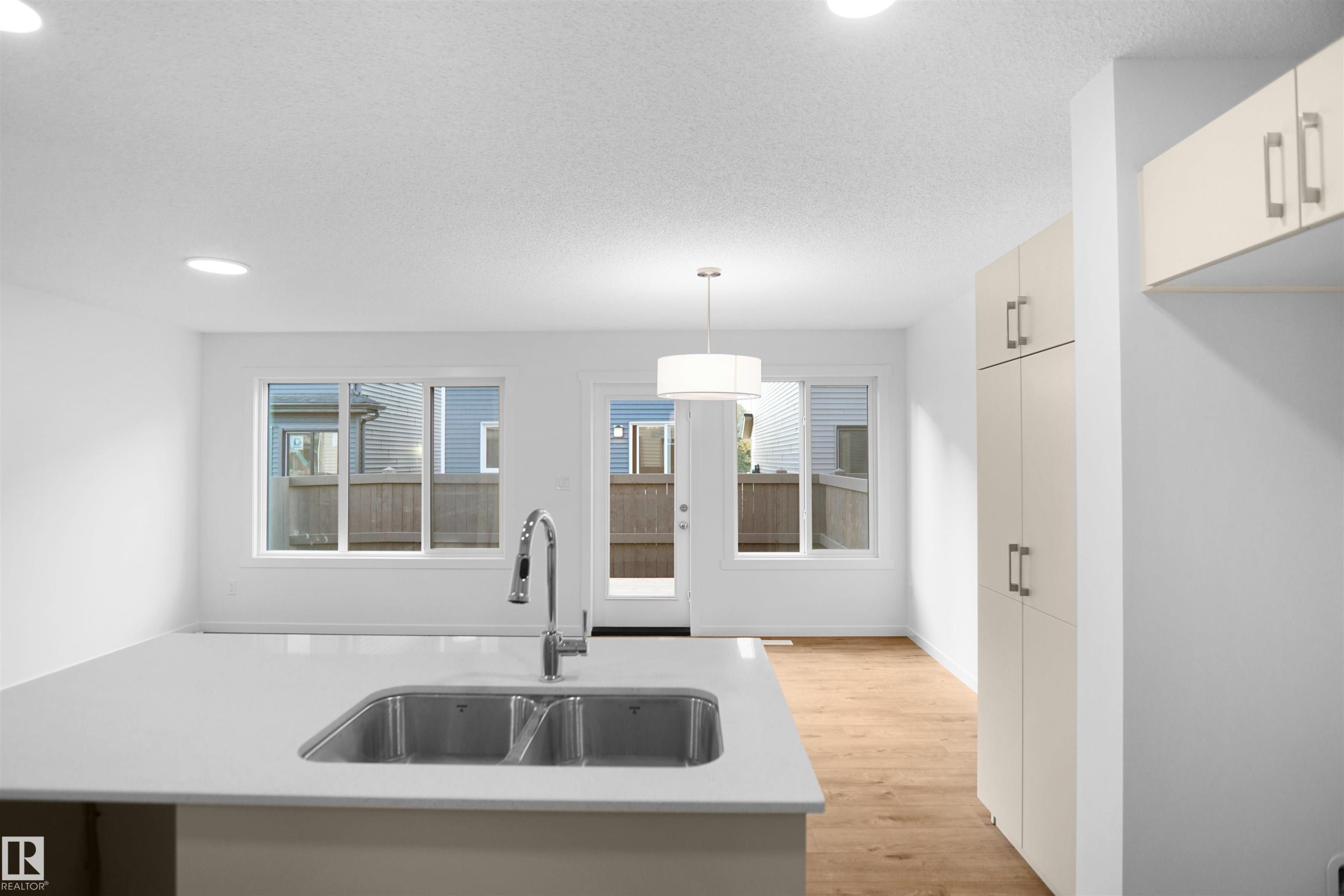 29 1430 Aster Way, Edmonton, AB - Indoor Photo Showing Kitchen With Double Sink