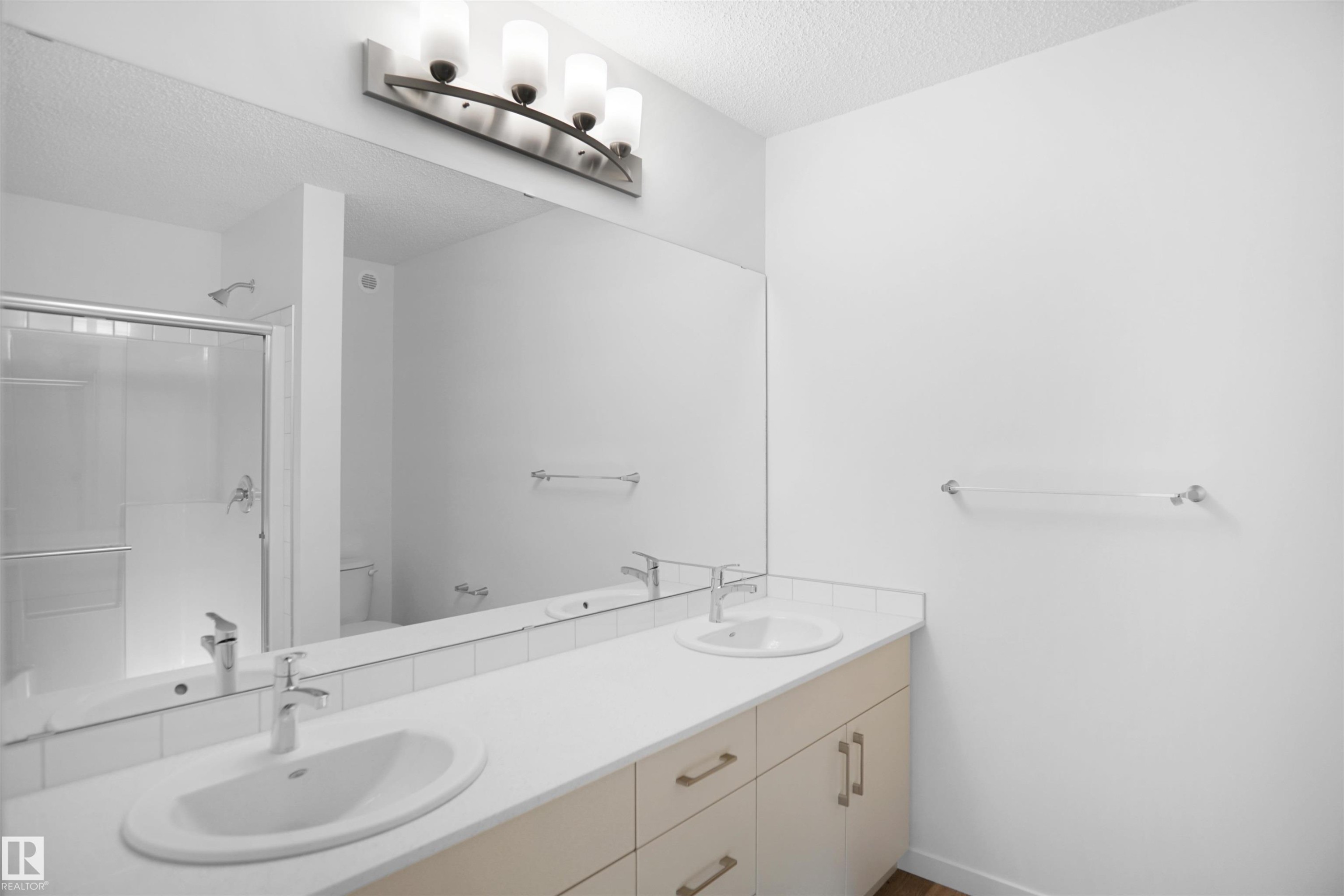 29 1430 Aster Way, Edmonton, AB - Indoor Photo Showing Bathroom