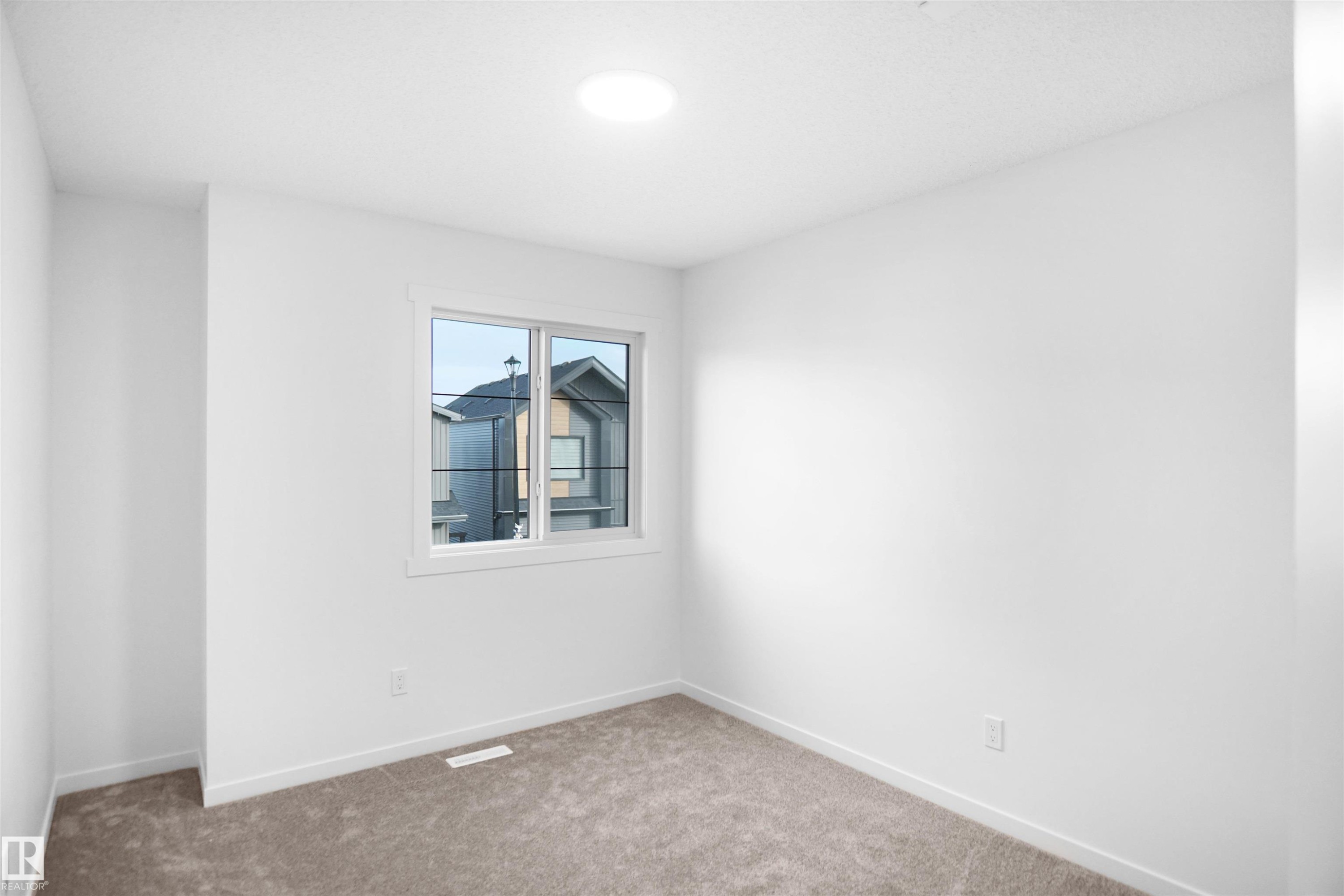 29 1430 Aster Way, Edmonton, AB - Indoor Photo Showing Other Room