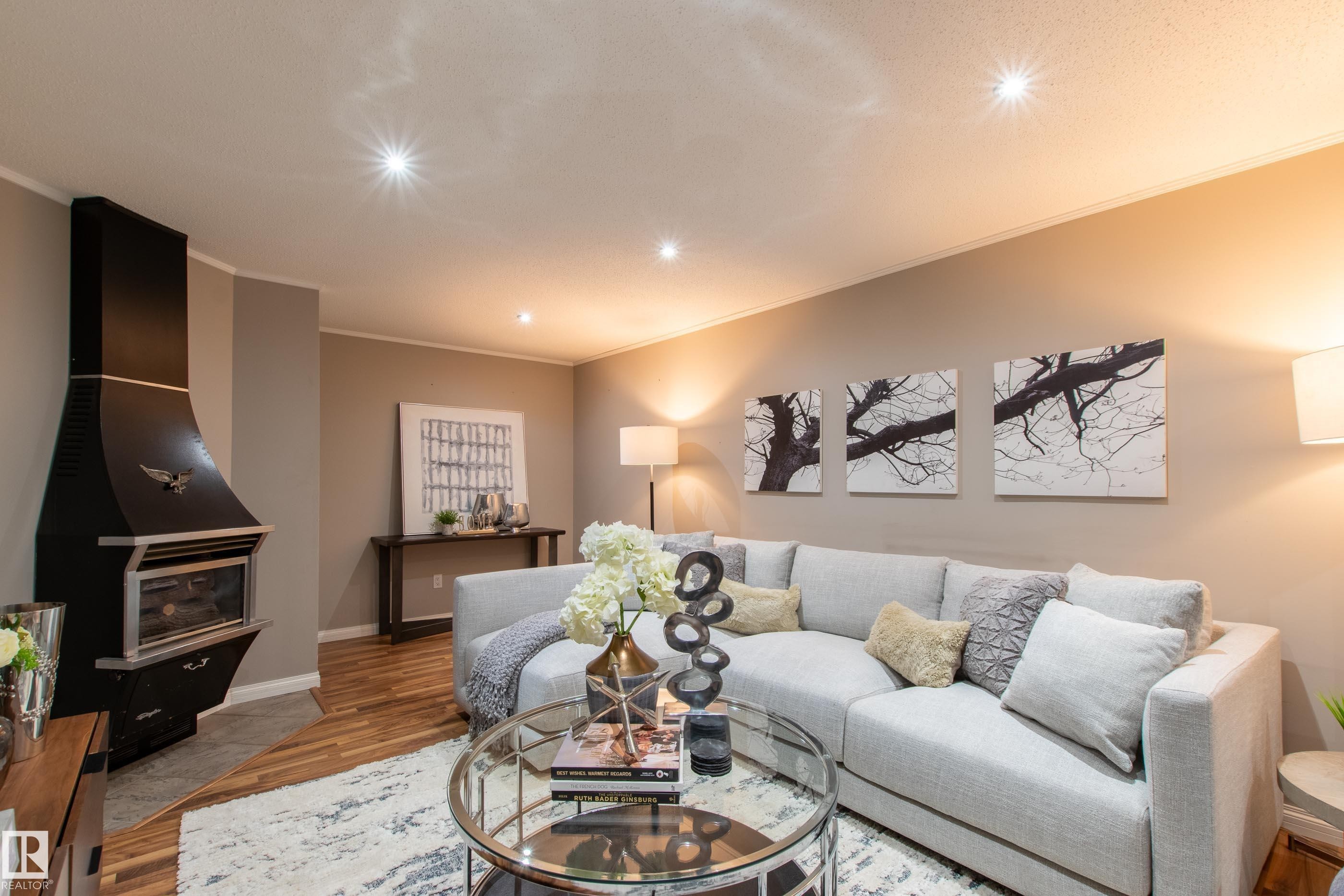 8916 148 Street, Edmonton, AB - Indoor Photo Showing Living Room