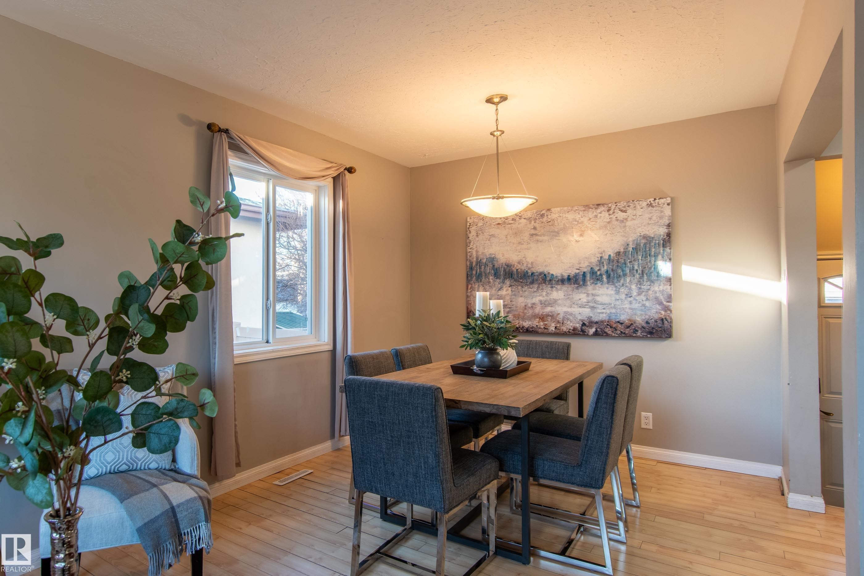 8916 148 Street, Edmonton, AB - Indoor Photo Showing Dining Room