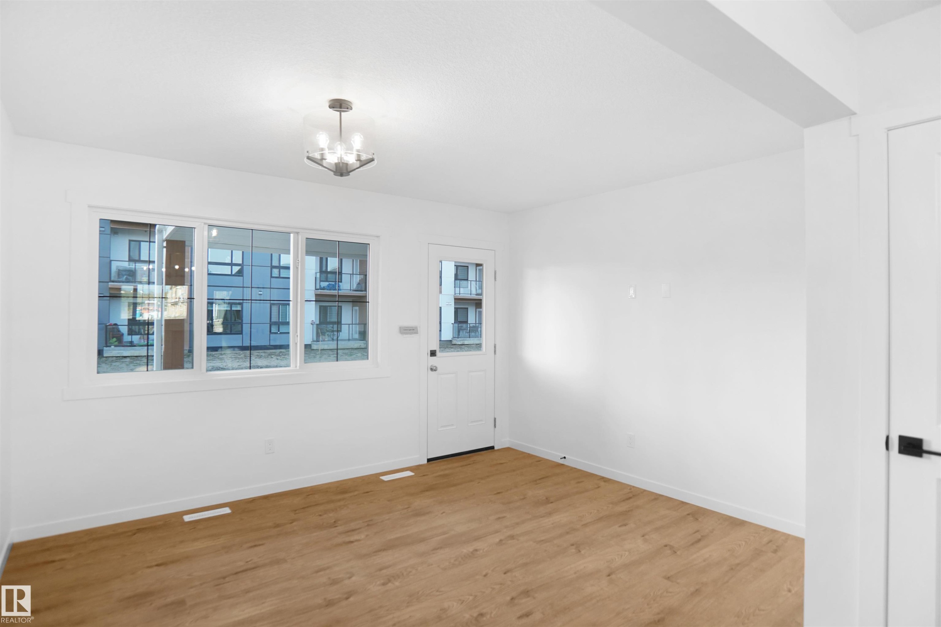 96 1430 Aster Way, Edmonton, AB - Indoor Photo Showing Other Room