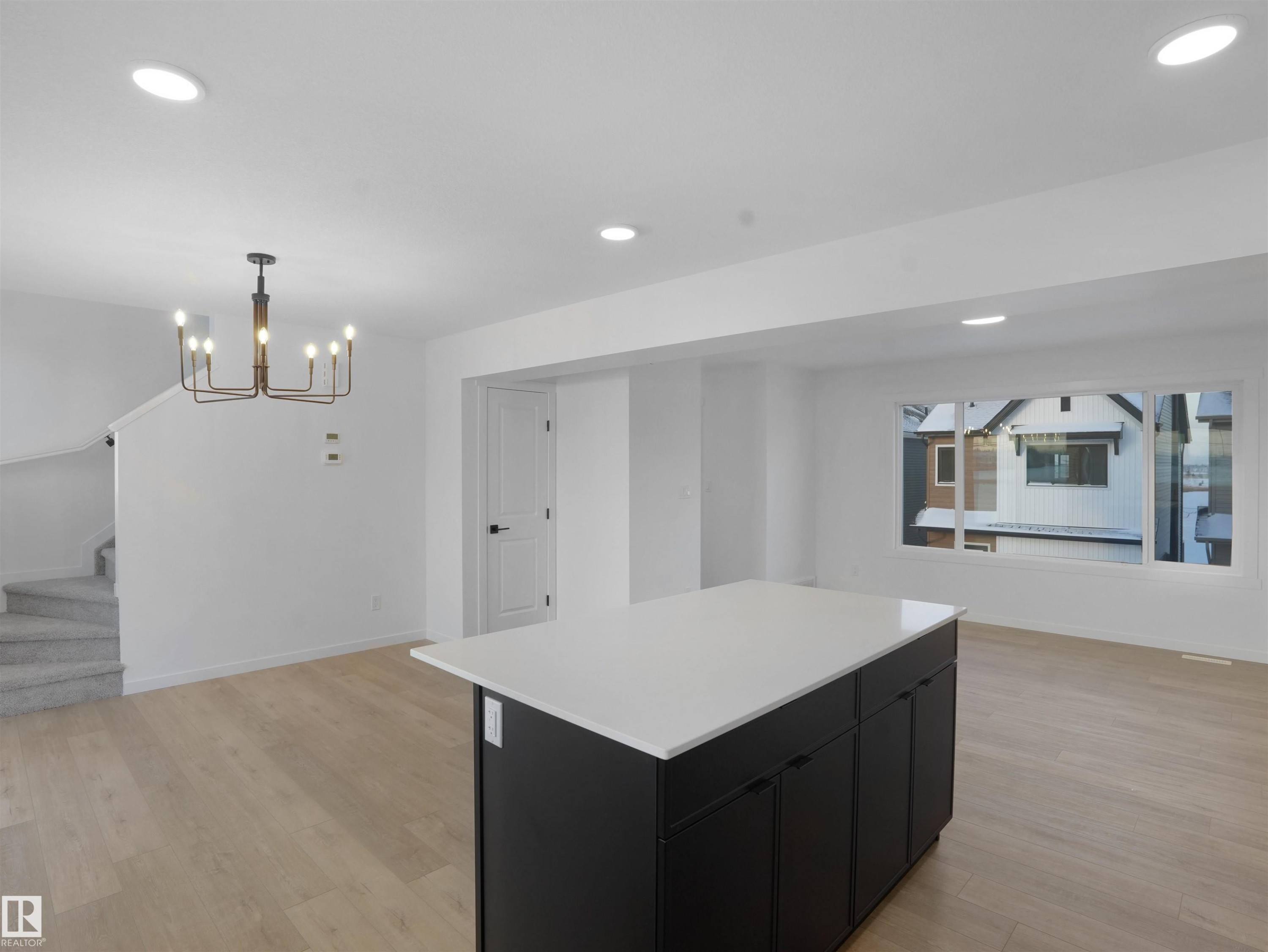 16 1430 Aster Way, Edmonton, AB - Indoor