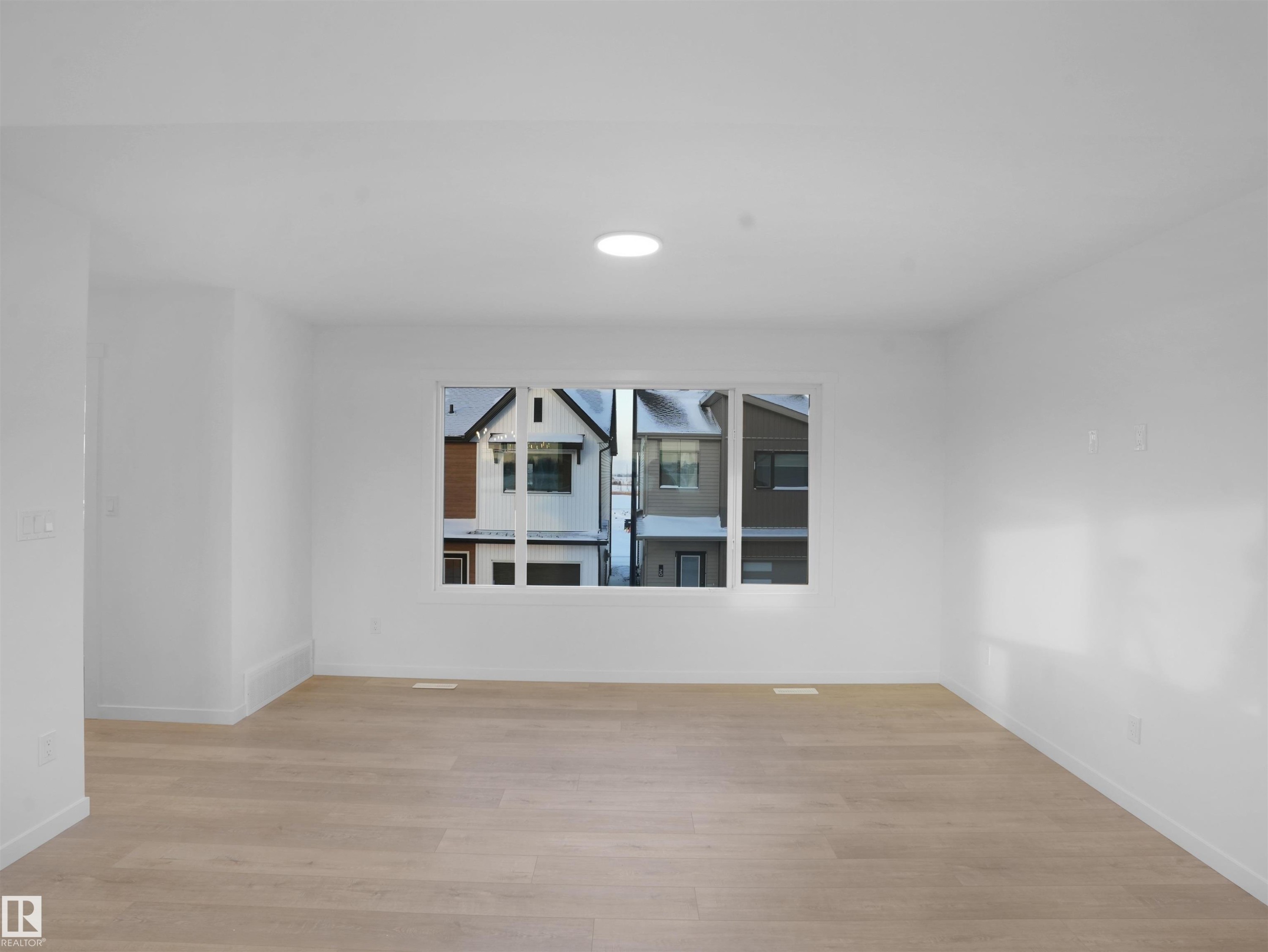 16 1430 Aster Way, Edmonton, AB - Indoor Photo Showing Other Room