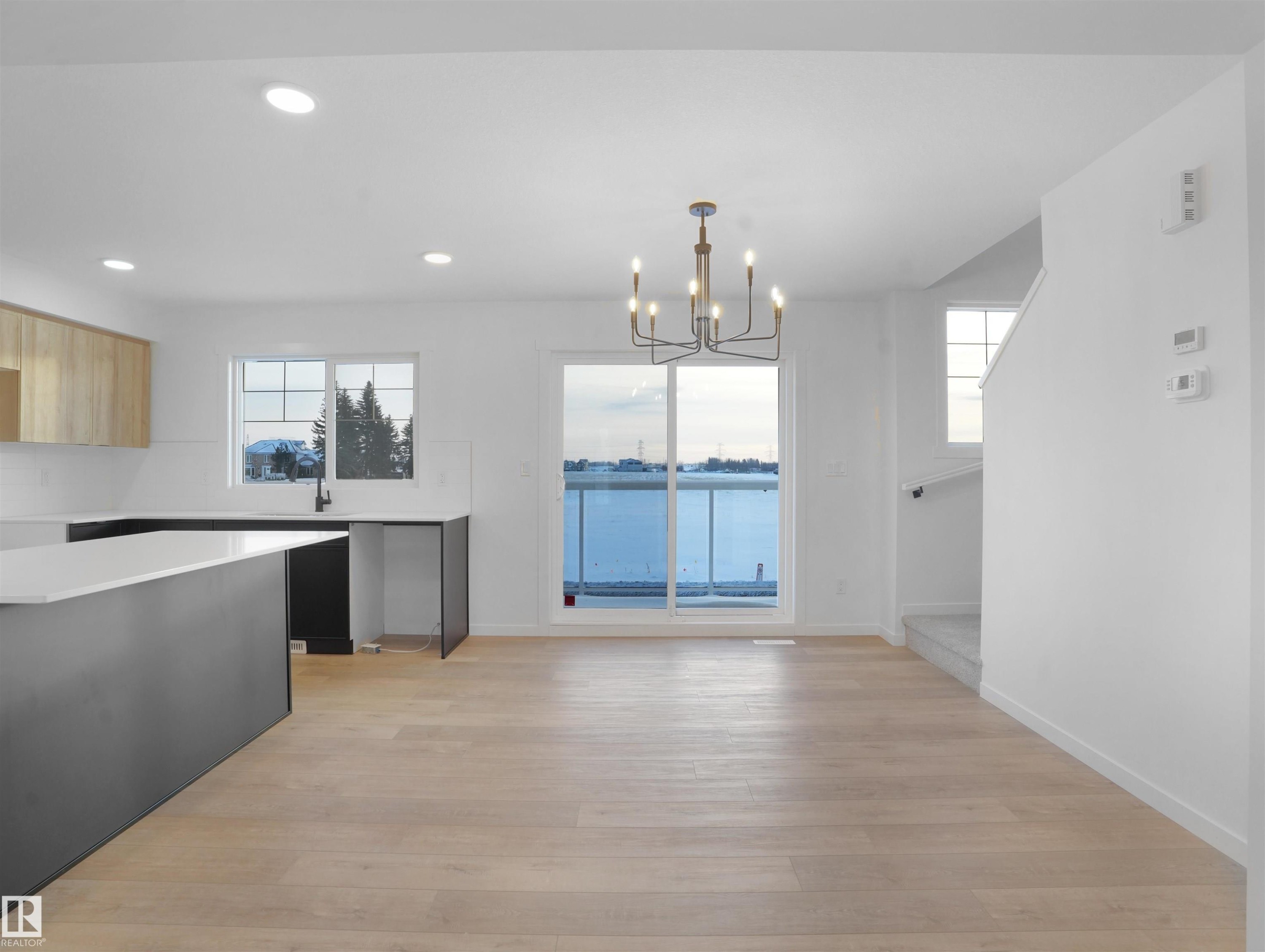 16 1430 Aster Way, Edmonton, AB - Indoor Photo Showing Kitchen