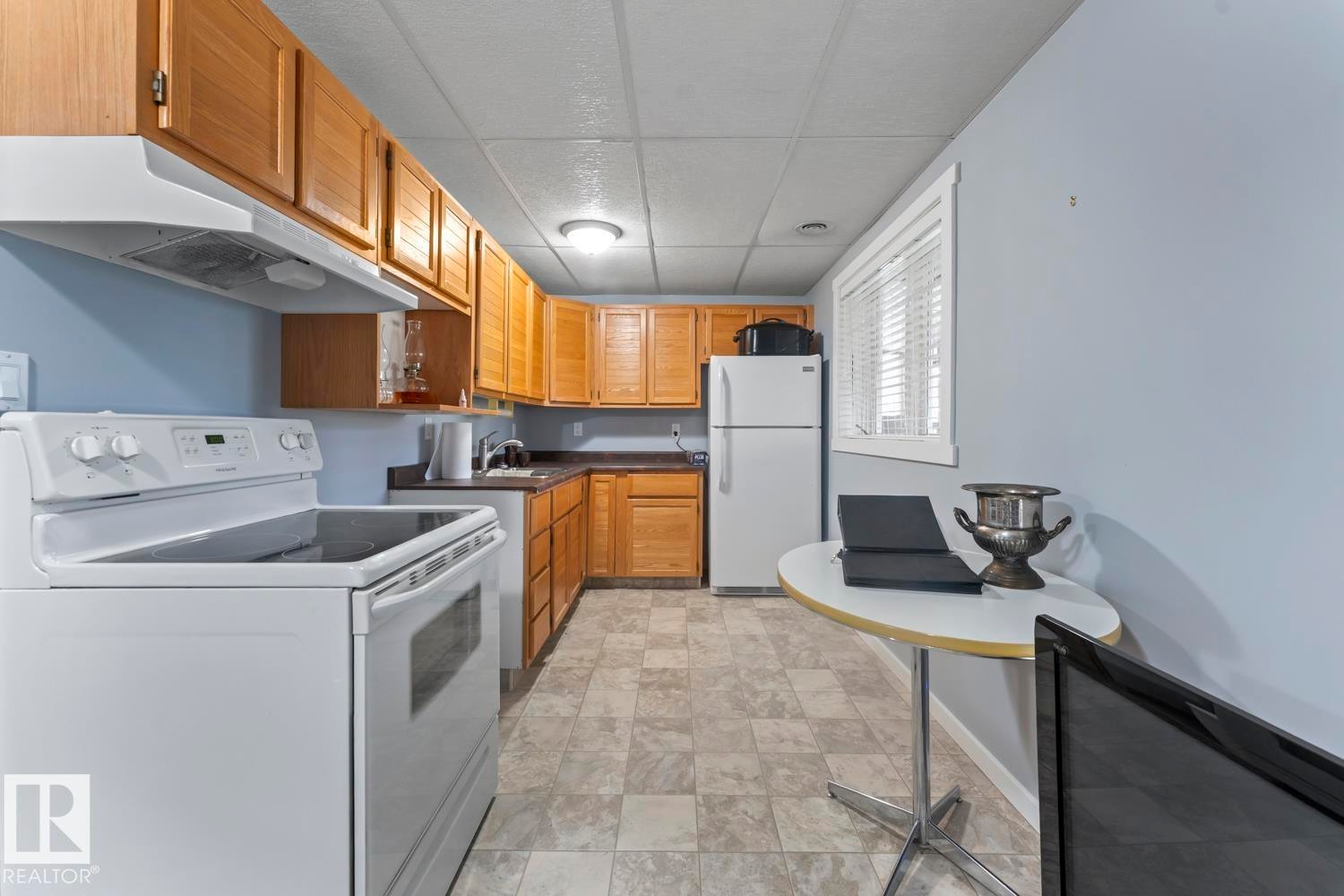 1102 13 Avenue, Cold Lake, AB - Indoor