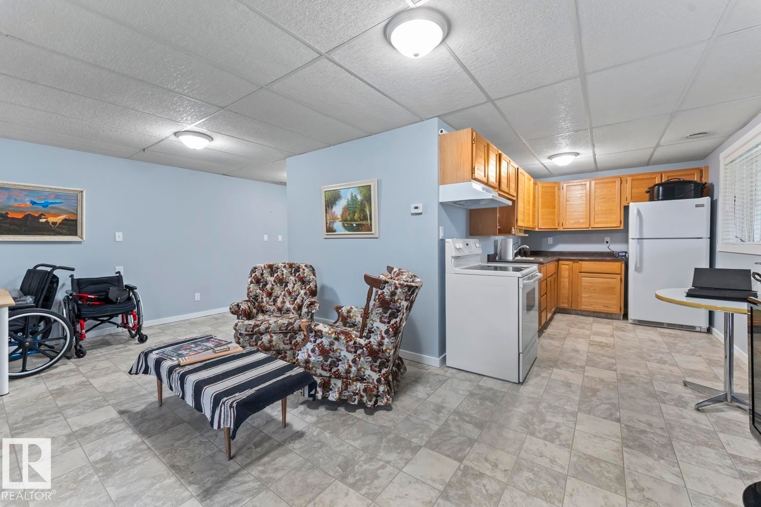 1102 13 Avenue, Cold Lake, AB - Indoor Photo Showing Kitchen