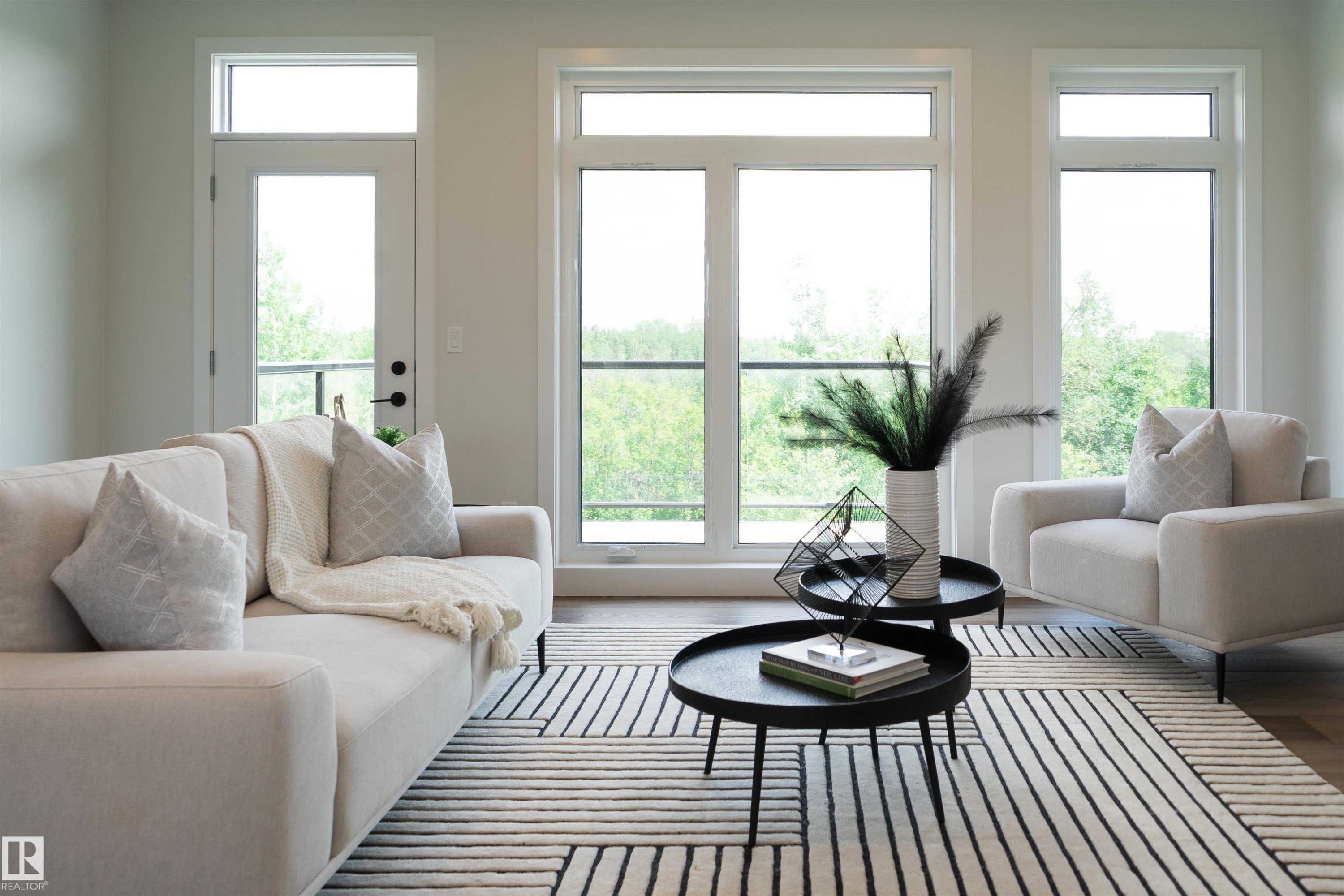 26 7121 May Crescent, Edmonton, AB - Indoor Photo Showing Living Room