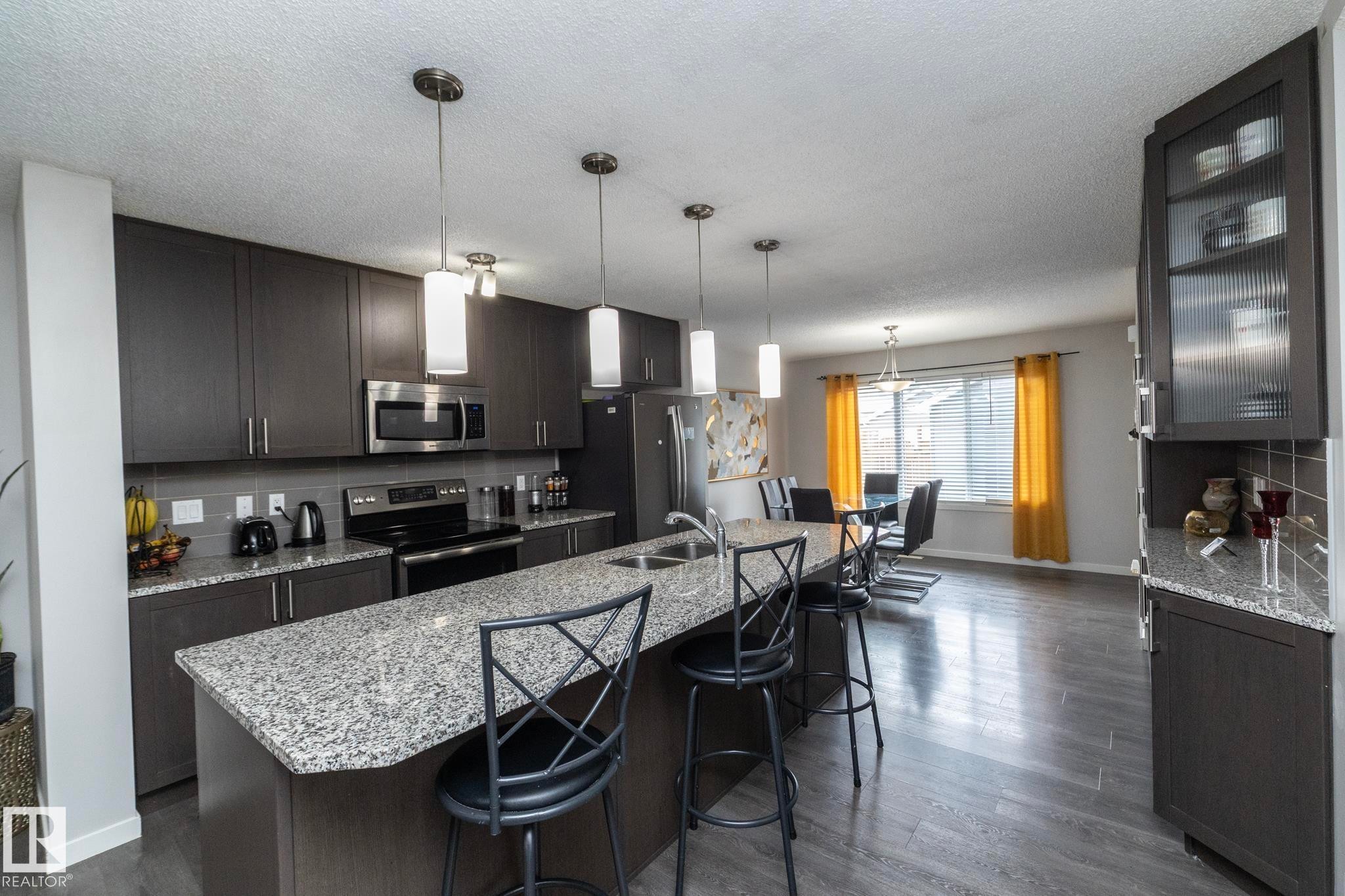 7712 Eifert Crescent, Edmonton, AB - Indoor Photo Showing Kitchen With Stainless Steel Kitchen With Double Sink With Upgraded Kitchen