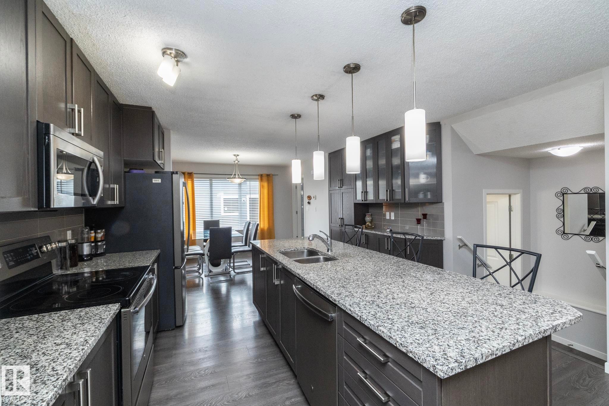 7712 Eifert Crescent, Edmonton, AB - Indoor Photo Showing Kitchen With Double Sink With Upgraded Kitchen