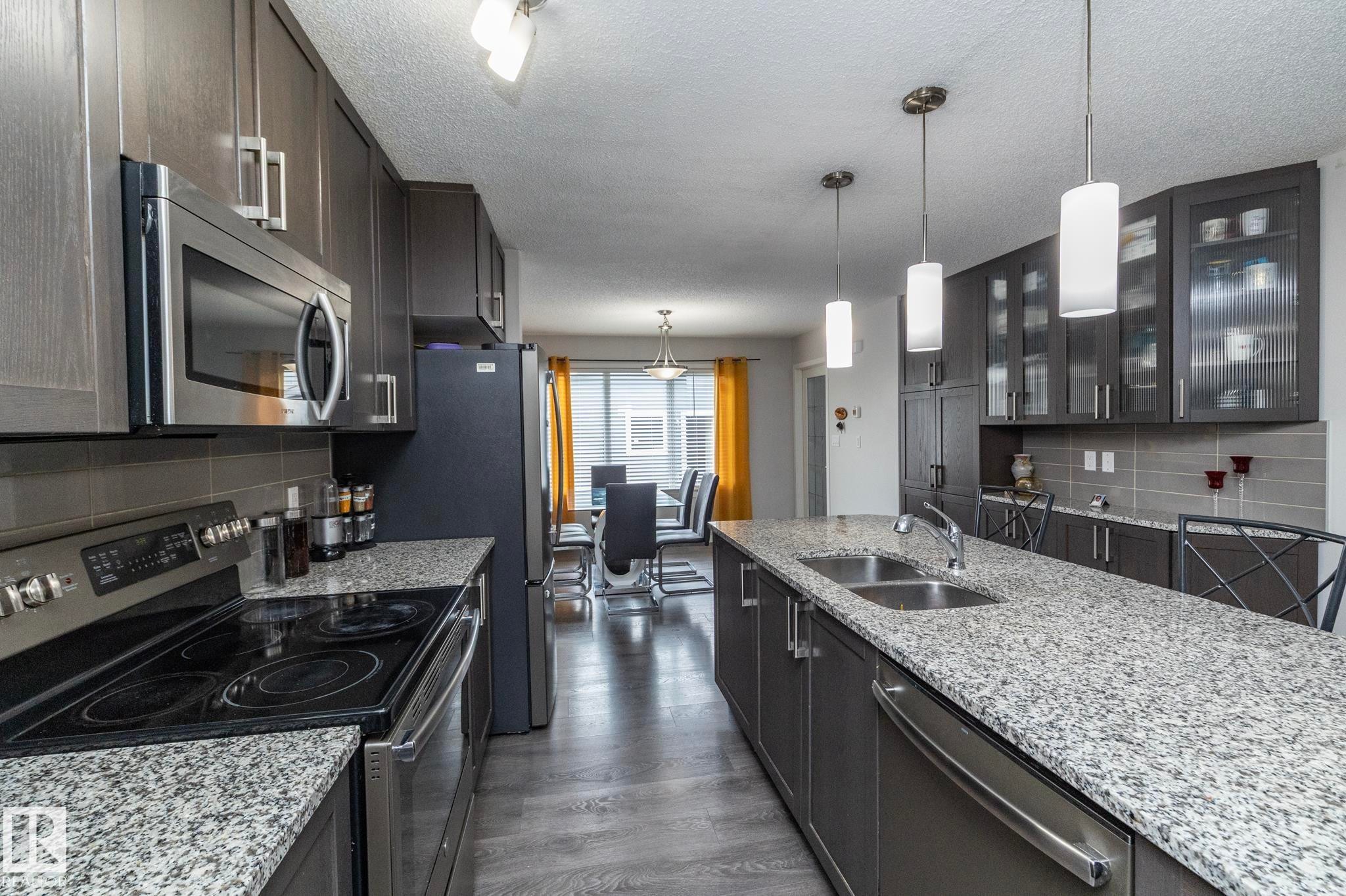 7712 Eifert Crescent, Edmonton, AB - Indoor Photo Showing Kitchen With Double Sink With Upgraded Kitchen