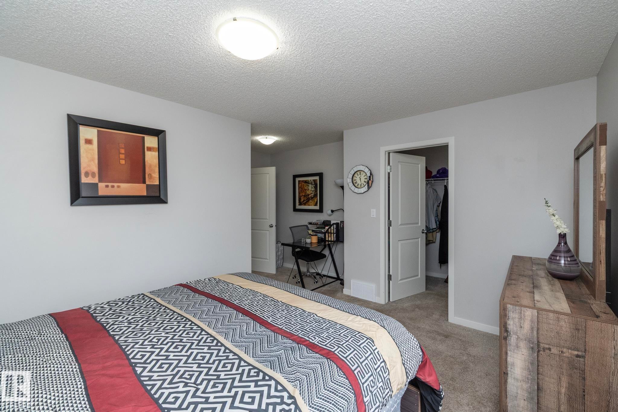 7712 Eifert Crescent, Edmonton, AB - Indoor Photo Showing Bedroom
