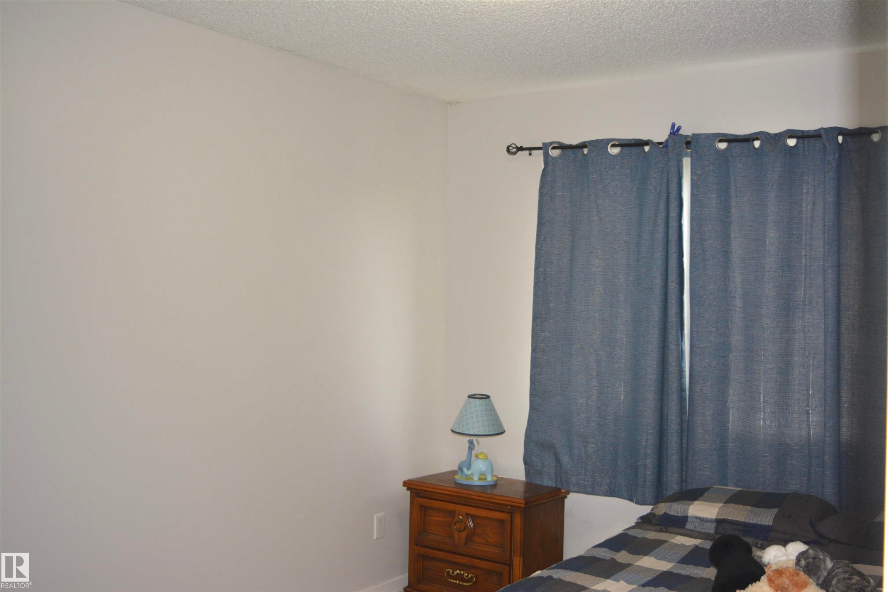 7712 Eifert Crescent, Edmonton, AB - Indoor