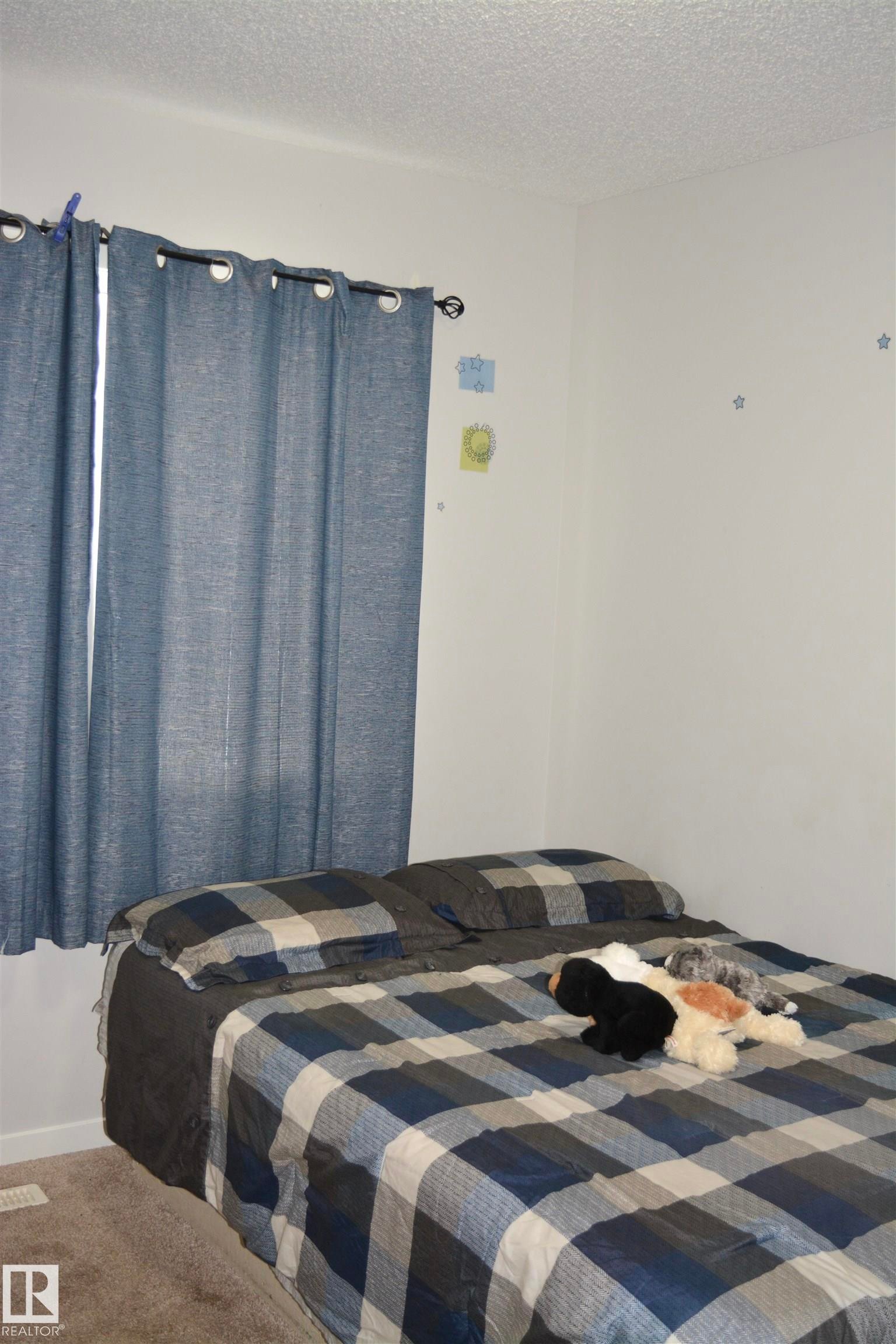 7712 Eifert Crescent, Edmonton, AB - Indoor Photo Showing Bedroom