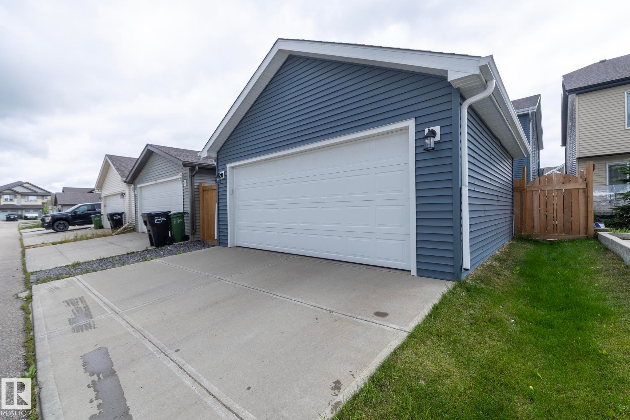 7712 Eifert Crescent, Edmonton, AB - Outdoor