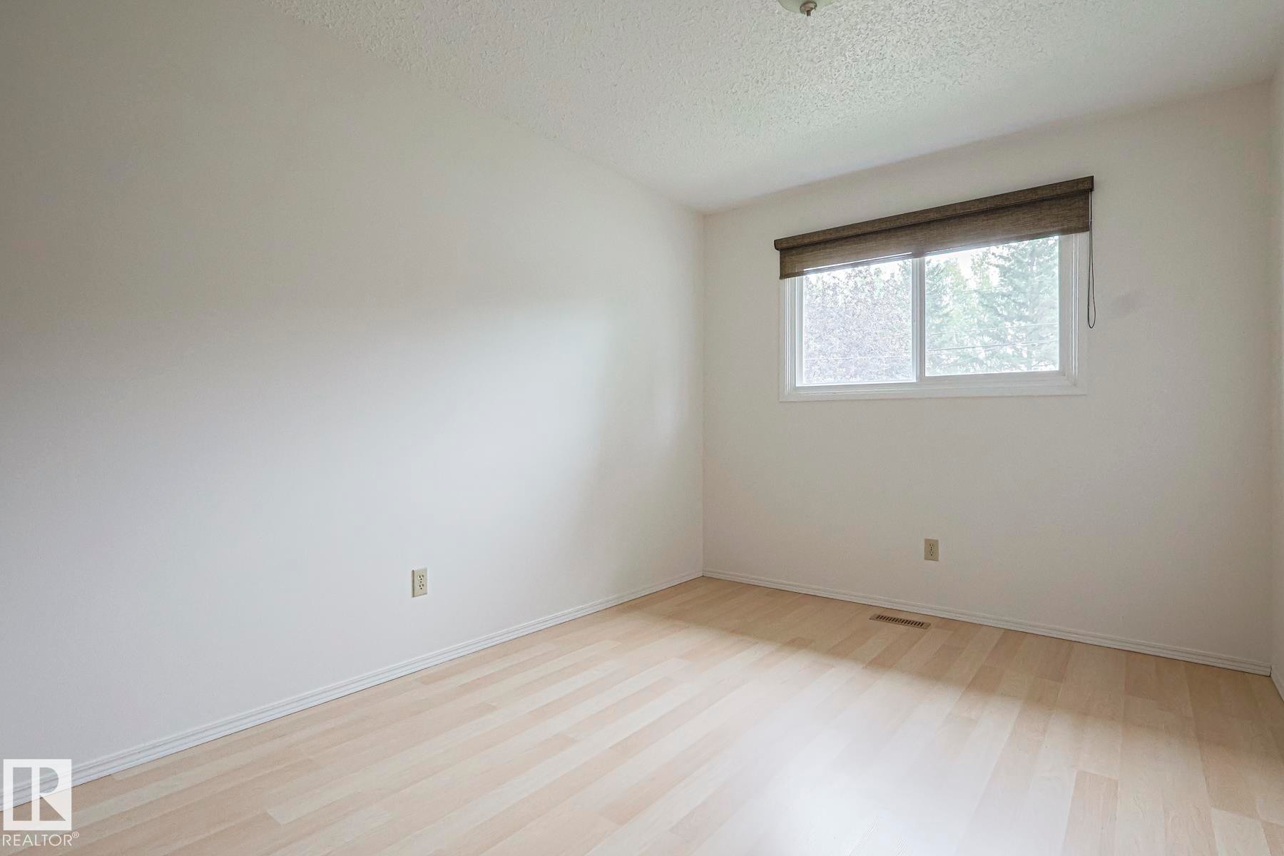 Edmonton, AB - Indoor Photo Showing Other Room