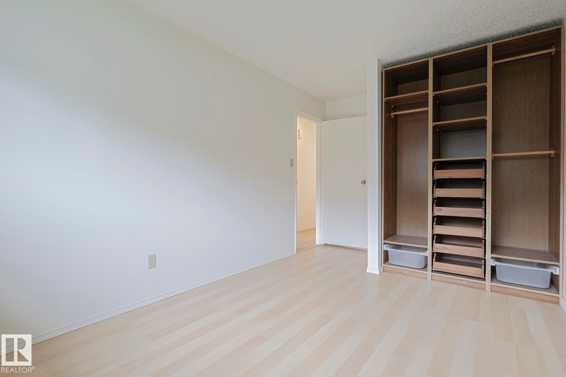 Edmonton, AB - Indoor Photo Showing Other Room