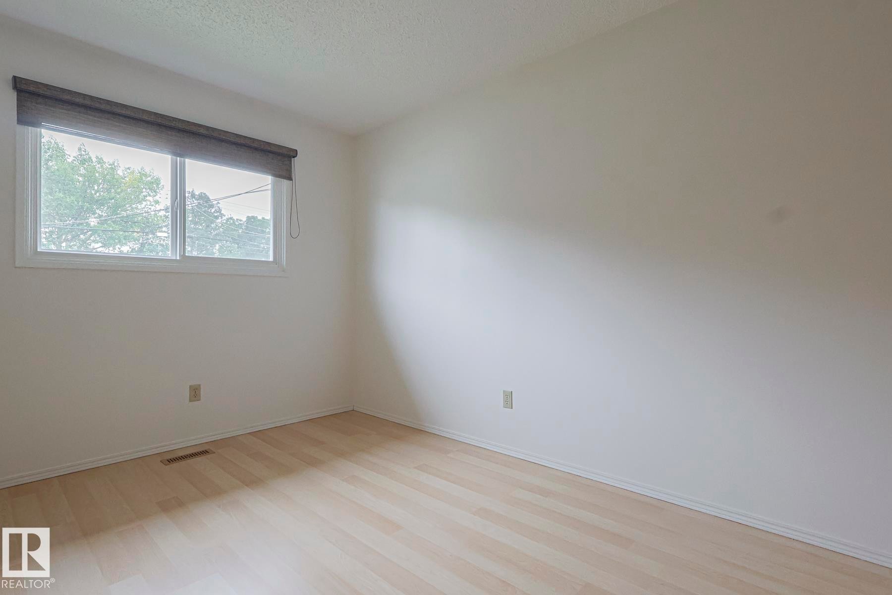 Edmonton, AB - Indoor Photo Showing Other Room