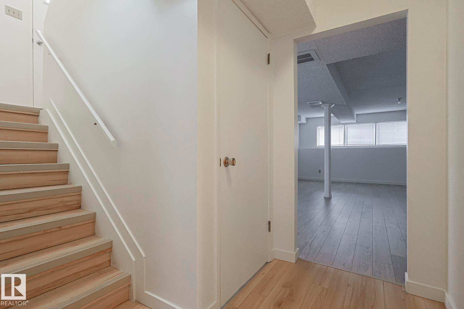 Edmonton, AB - Indoor Photo Showing Other Room