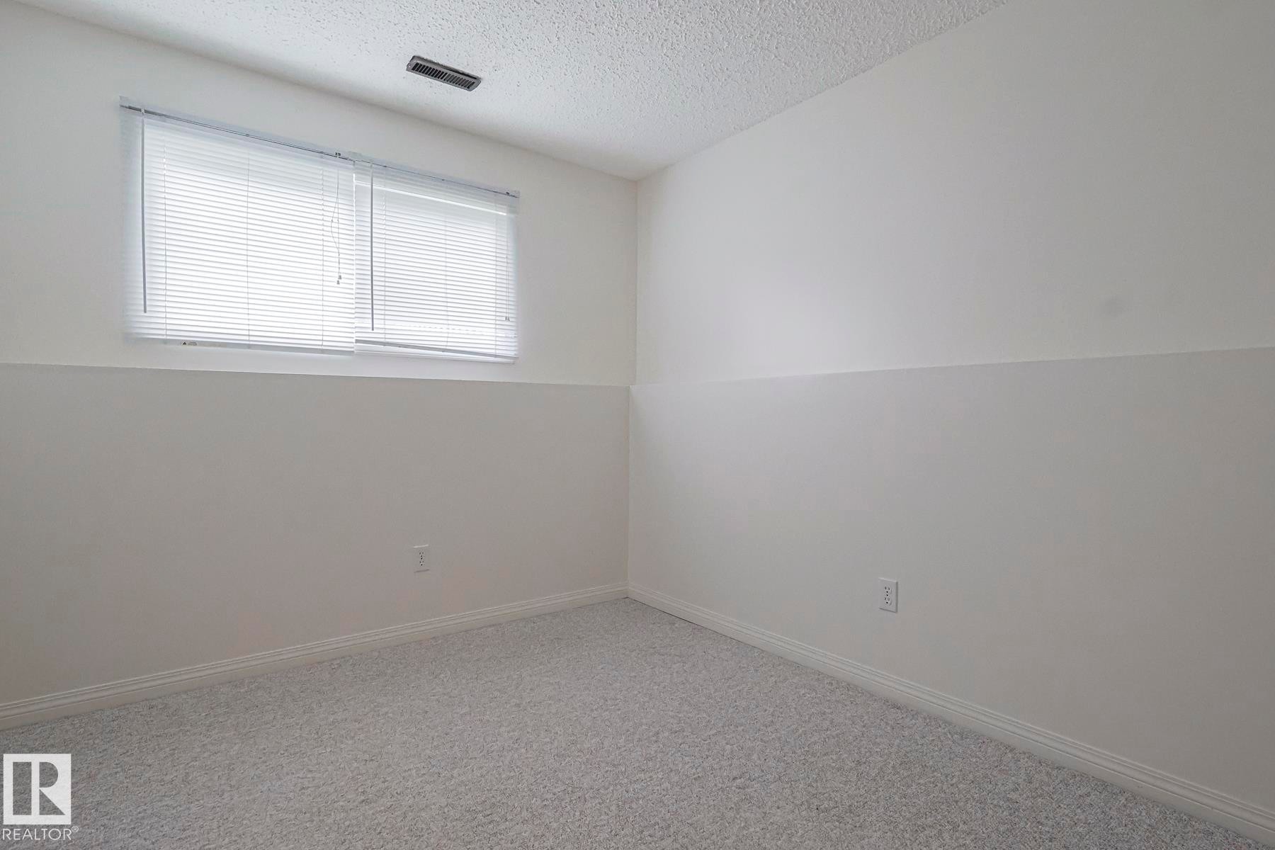 Edmonton, AB - Indoor Photo Showing Other Room