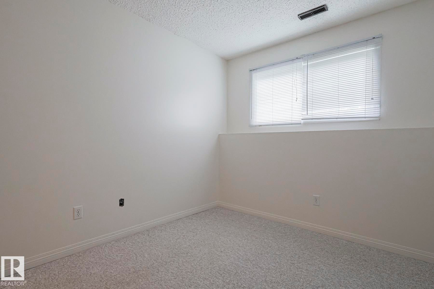 Edmonton, AB - Indoor Photo Showing Other Room