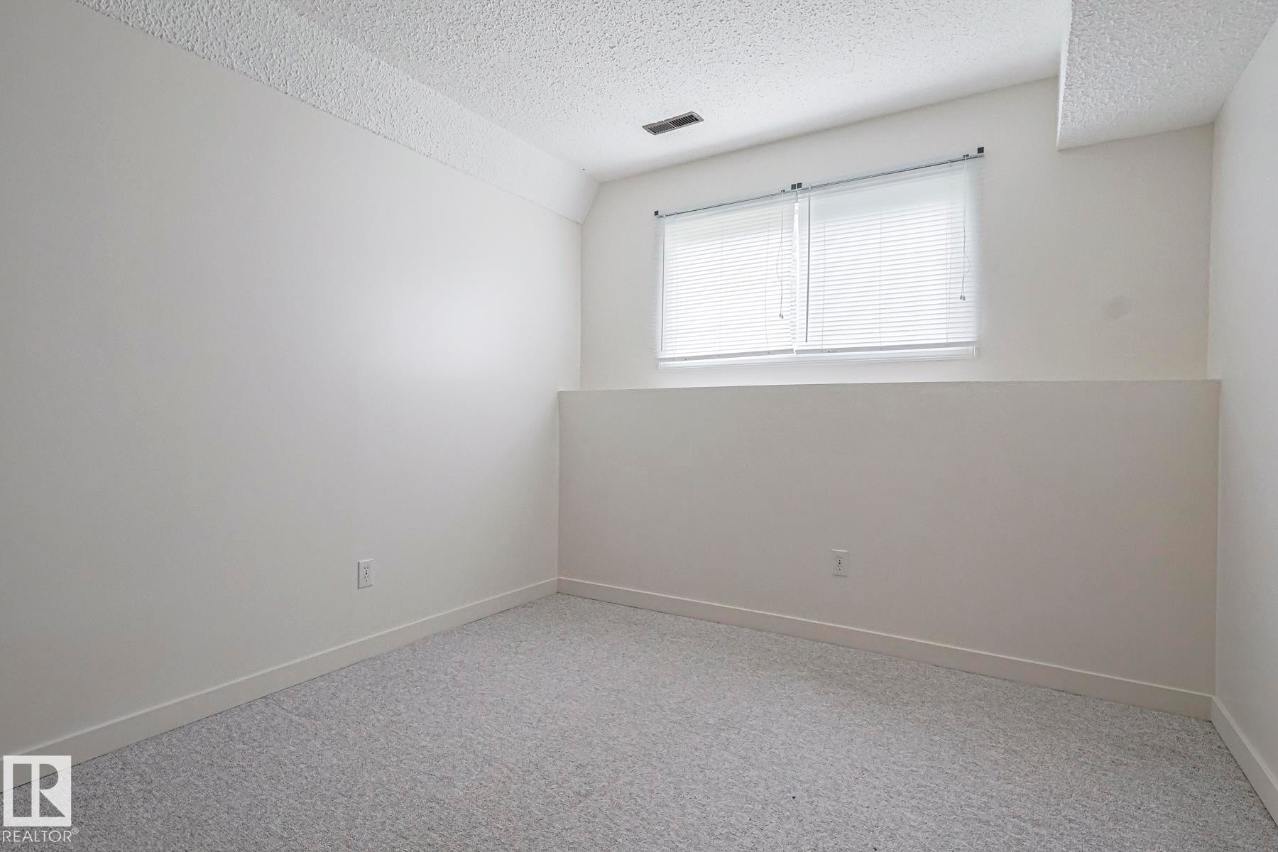 Edmonton, AB - Indoor Photo Showing Other Room