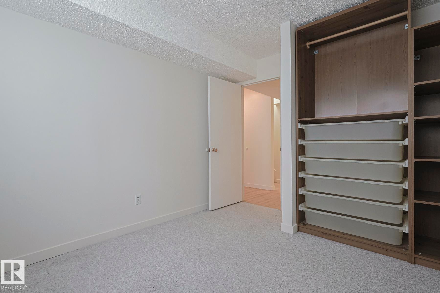 Edmonton, AB - Indoor Photo Showing Other Room