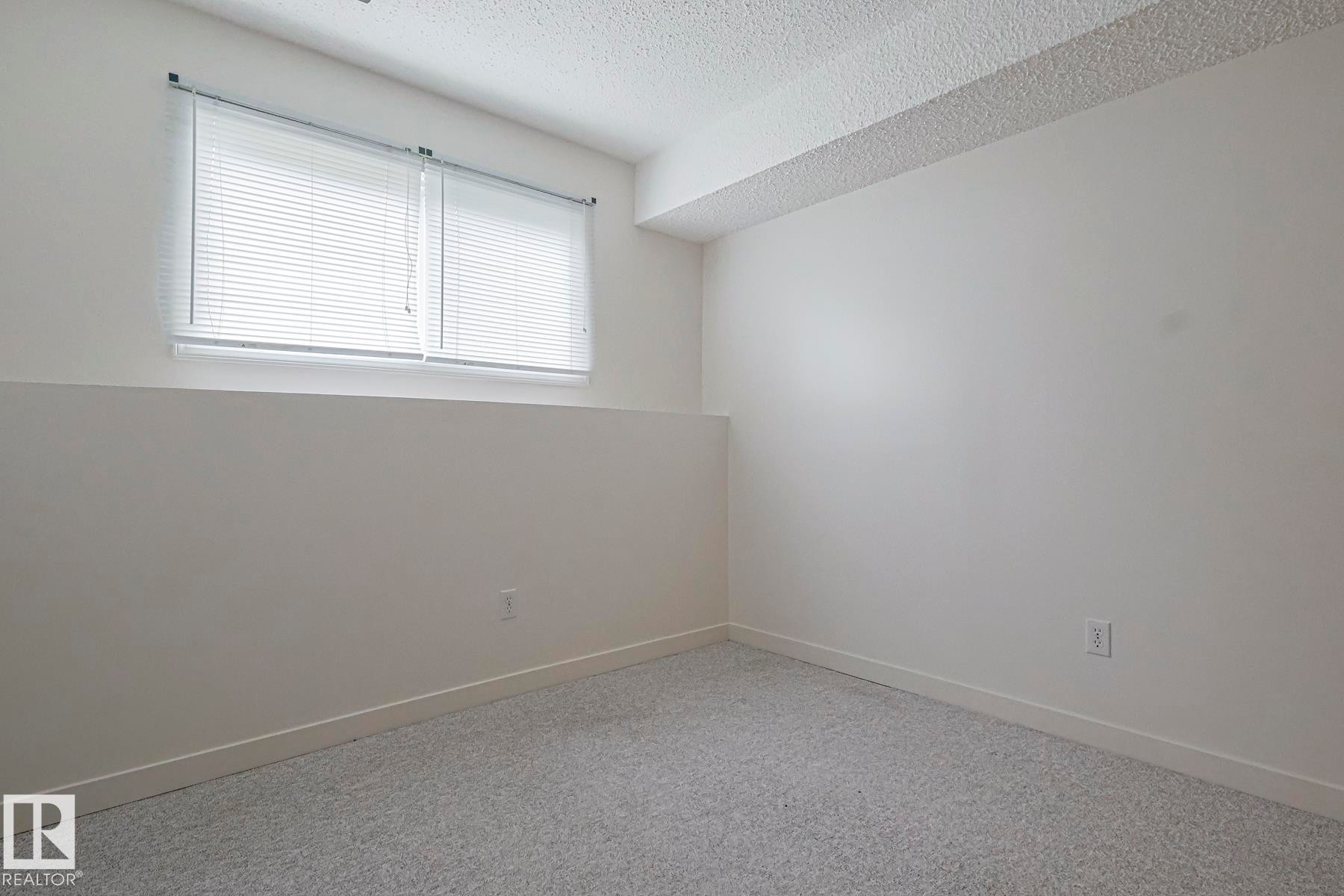 Edmonton, AB - Indoor Photo Showing Other Room