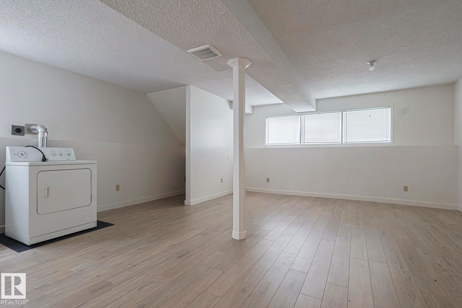 Edmonton, AB - Indoor Photo Showing Laundry Room