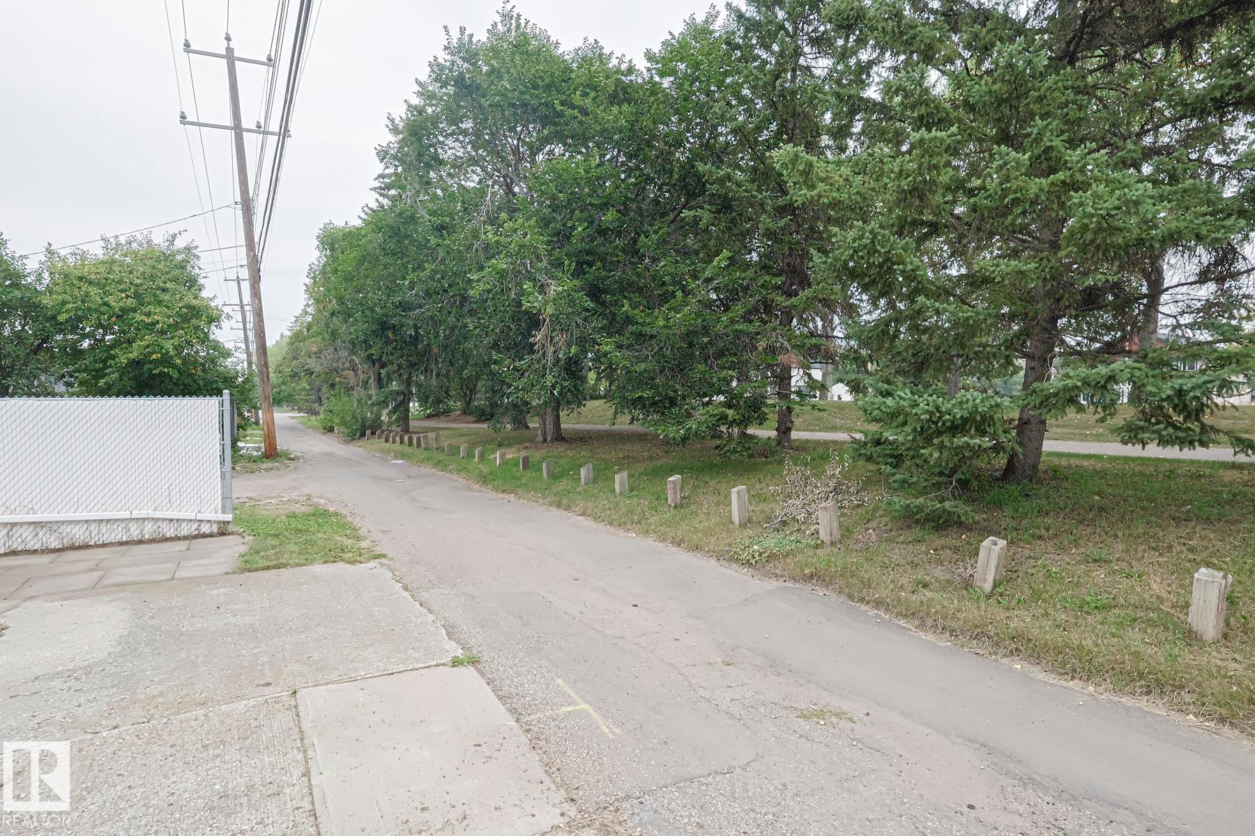 Edmonton, AB - Outdoor