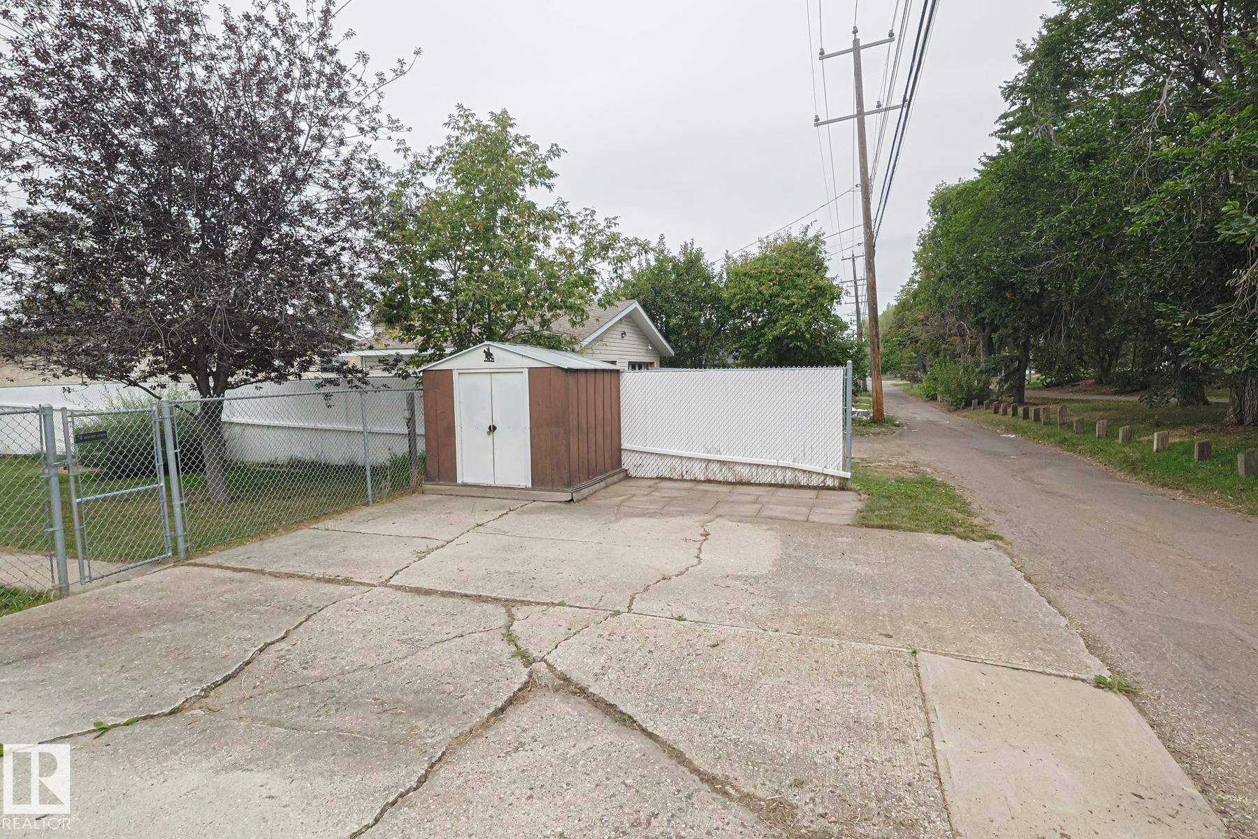 Edmonton, AB - Outdoor