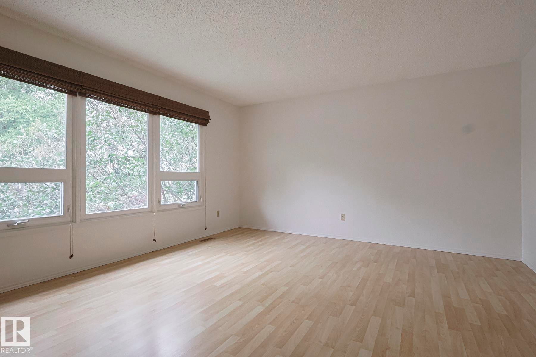 Edmonton, AB - Indoor Photo Showing Other Room