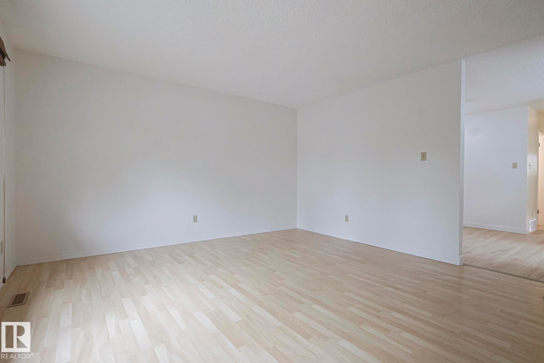 Edmonton, AB - Indoor Photo Showing Other Room