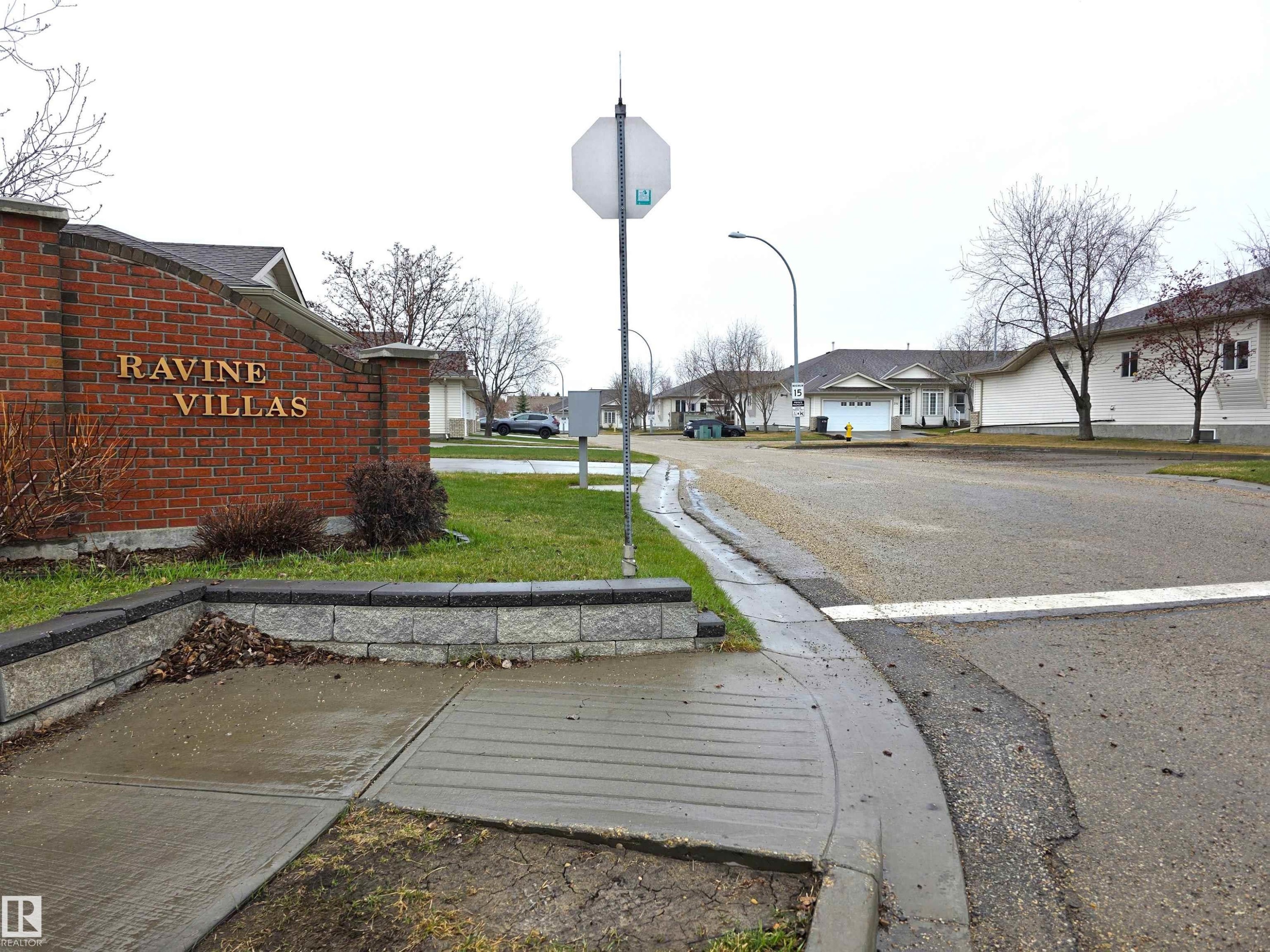 208 Ravine Villa(S), Leduc, AB - Outdoor