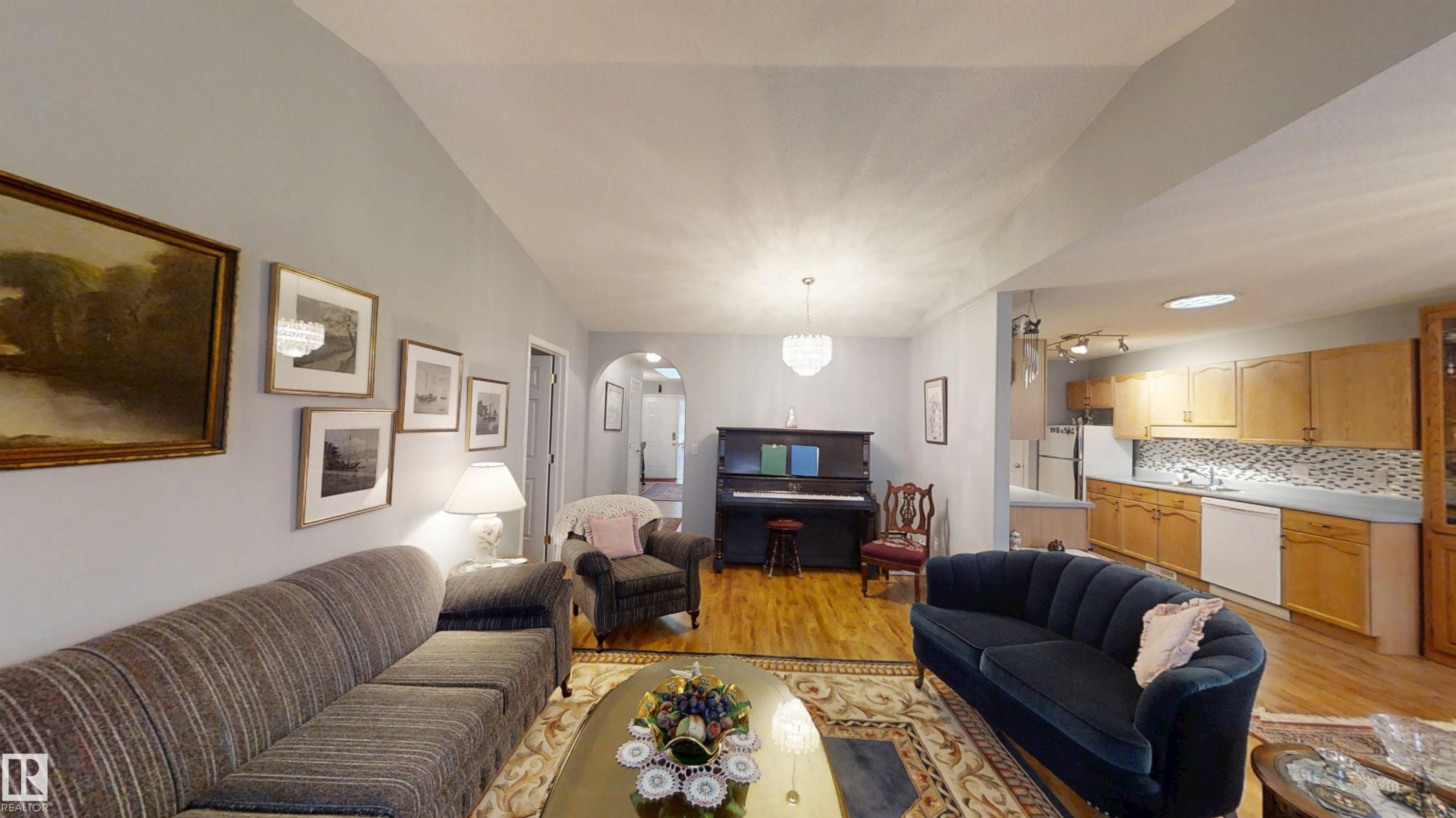 208 Ravine Villa(S), Leduc, AB - Indoor Photo Showing Living Room