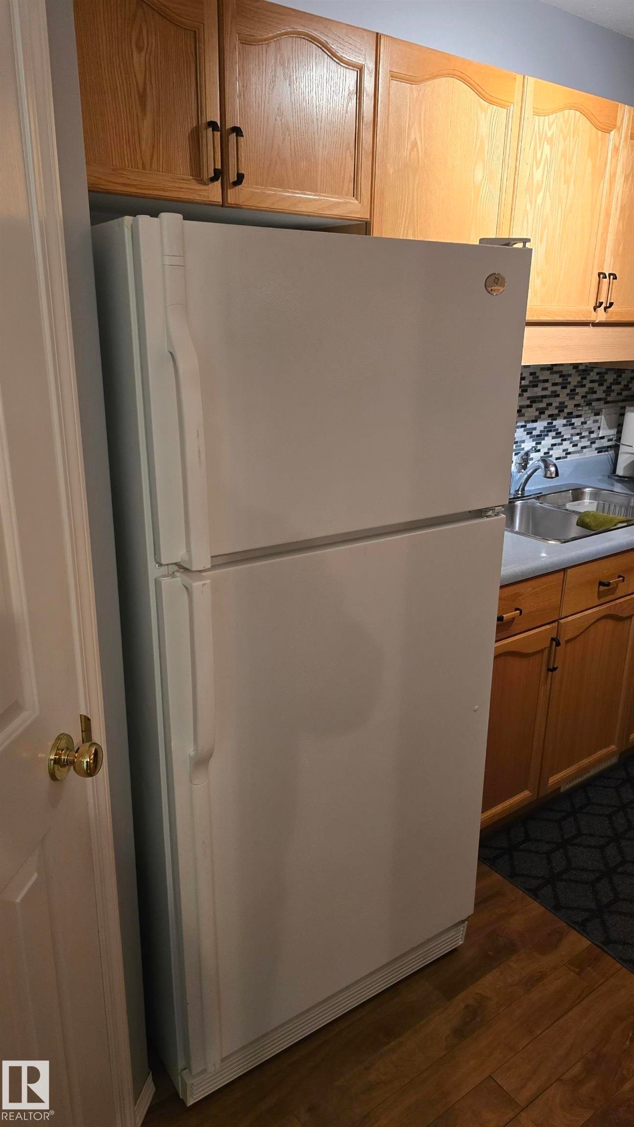 208 Ravine Villa(S), Leduc, AB - Indoor Photo Showing Kitchen