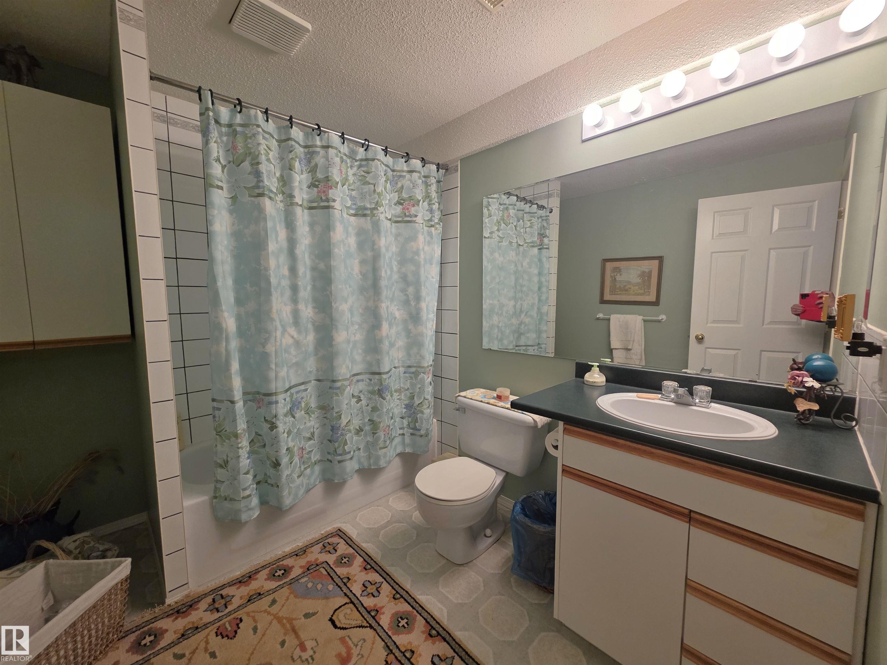 208 Ravine Villa(S), Leduc, AB - Indoor Photo Showing Bathroom