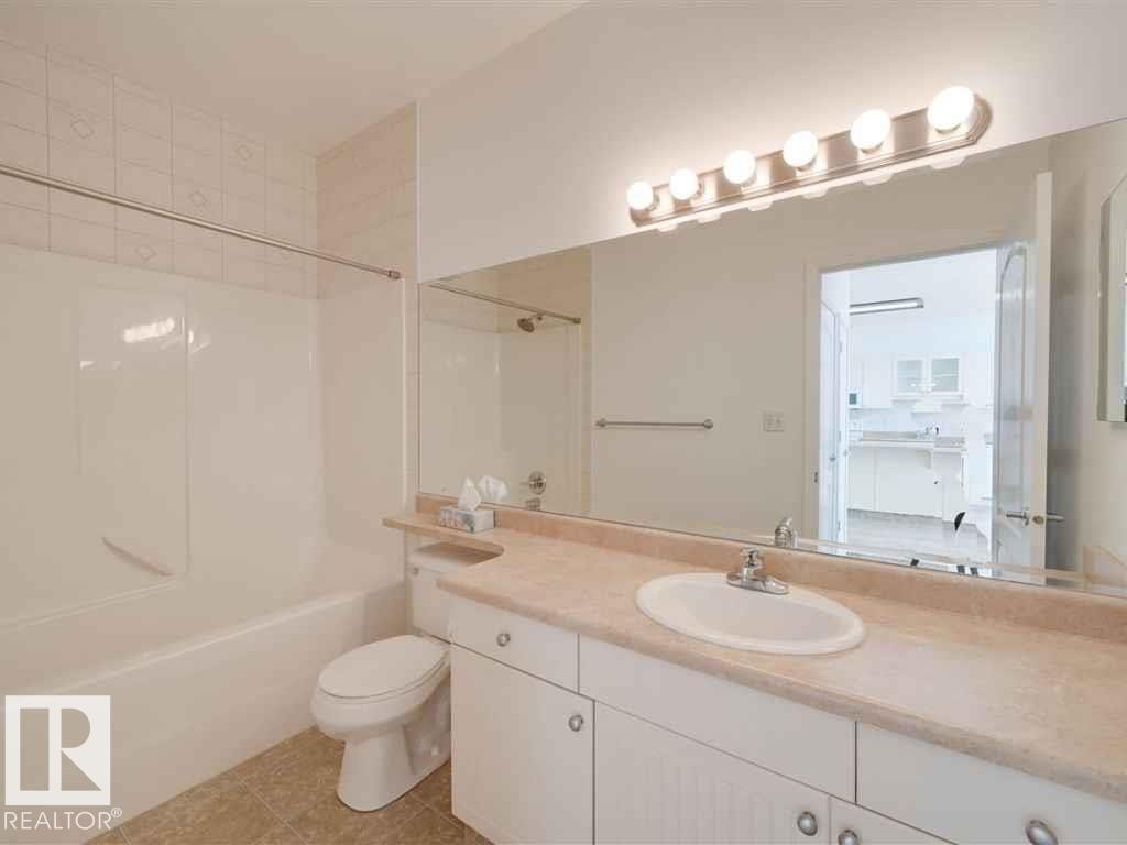 Edmonton, AB - Indoor Photo Showing Bathroom